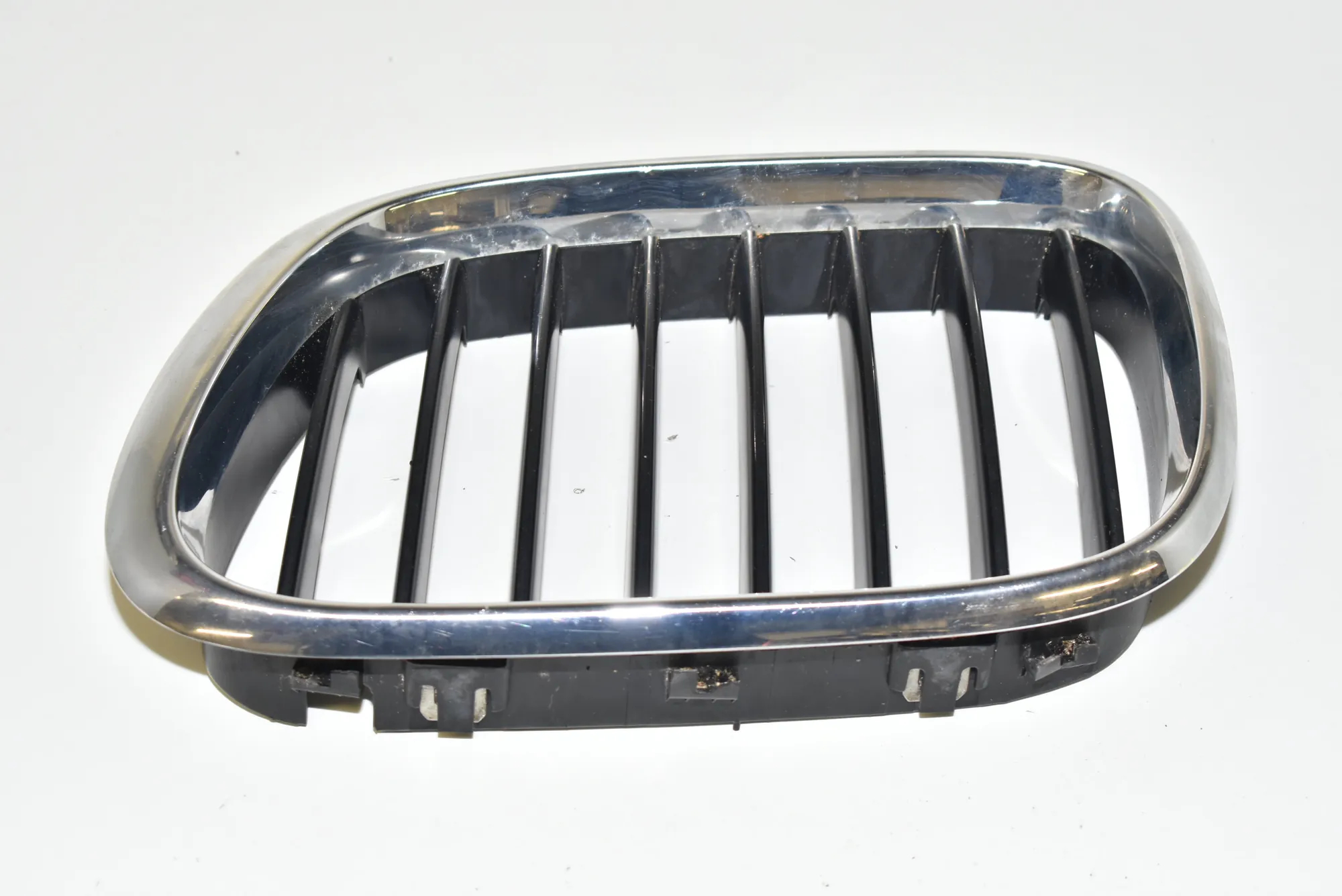 Front Left Grill – OEM 8247673 · BMW X1 (E84) sDrive 20 d 2009 – 4