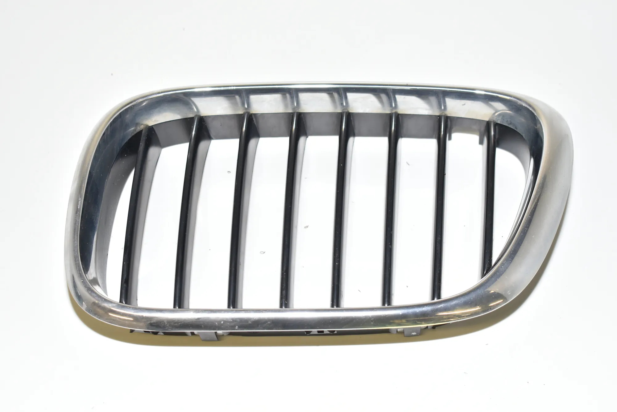 Front Left Grill – OEM 8247673 · BMW X1 (E84) sDrive 20 d 2009