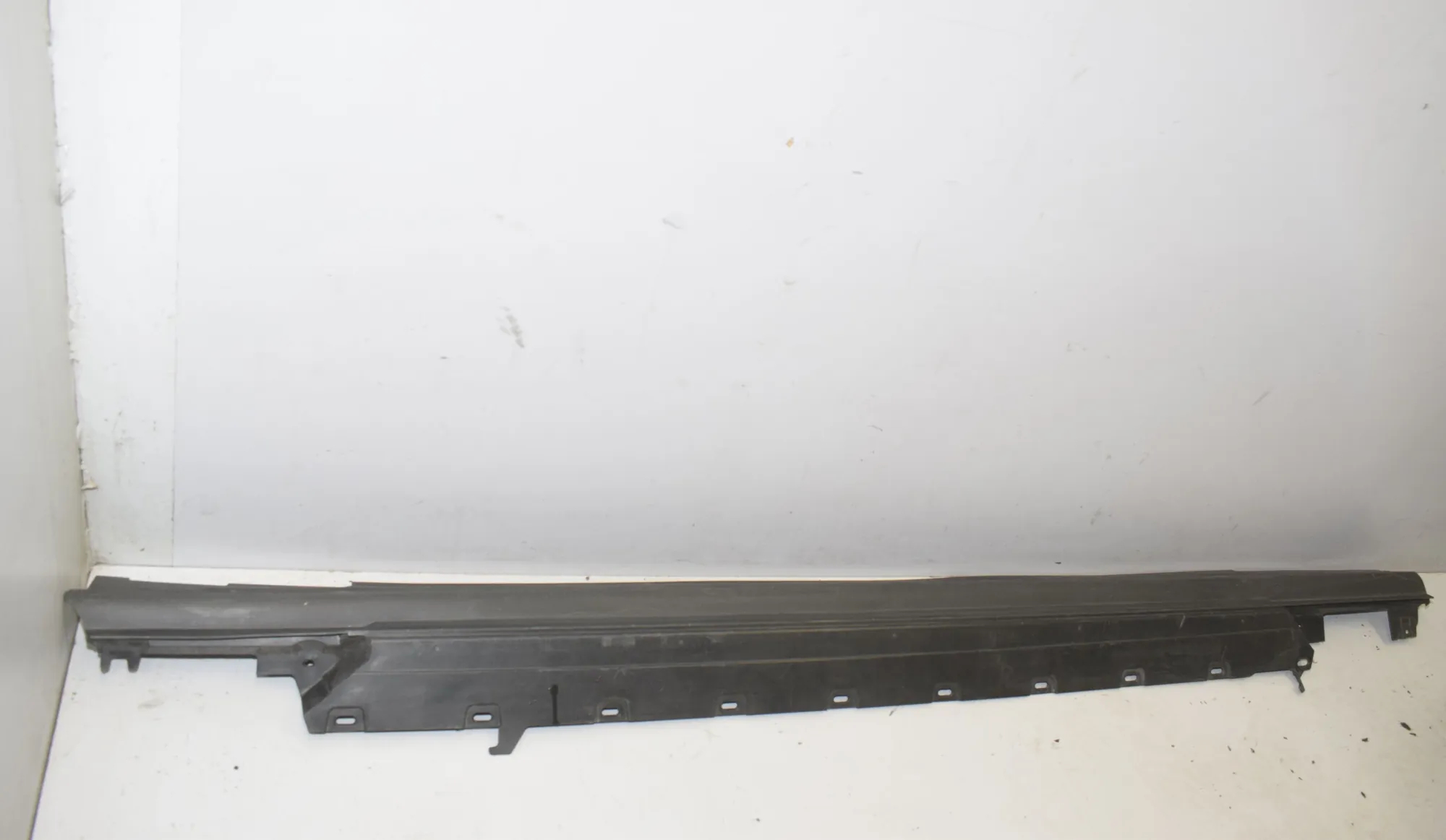 Right Side Plastic Sideskirt Cover · BMW i4 (G26) BMW i4 (G26) eDrive35 2022
