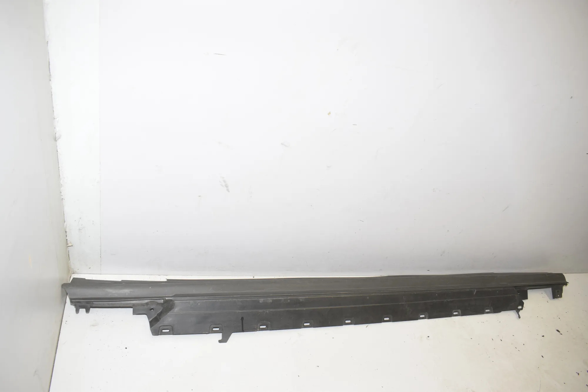 Right Side Plastic Sideskirt Cover · BMW i4 (G26) BMW i4 (G26) eDrive35 2022 – 2