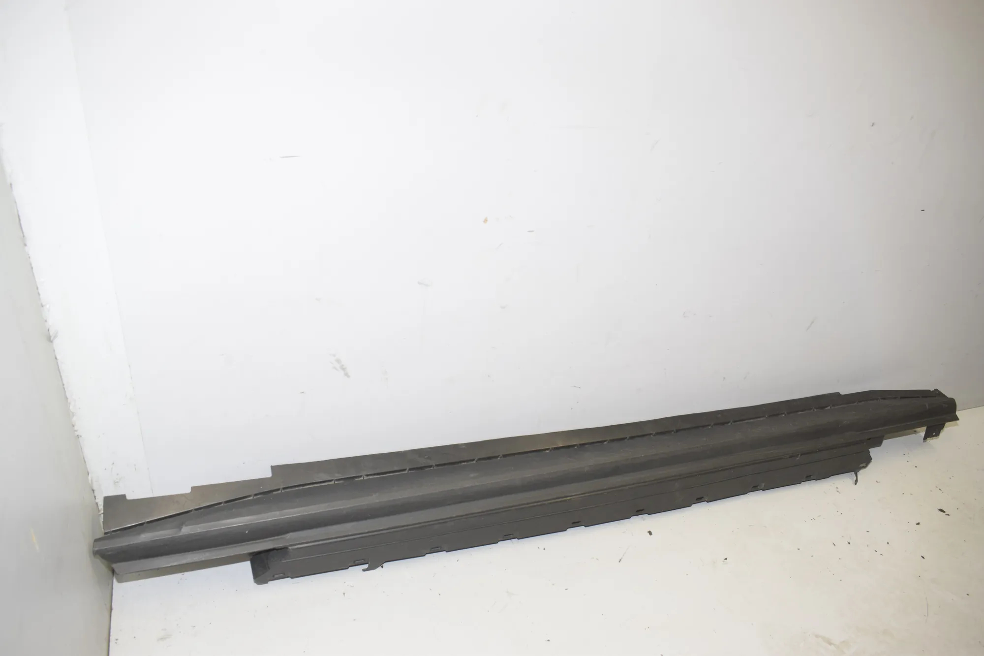 Right Side Plastic Sideskirt Cover · BMW i4 (G26) BMW i4 (G26) eDrive35 2022 – 4