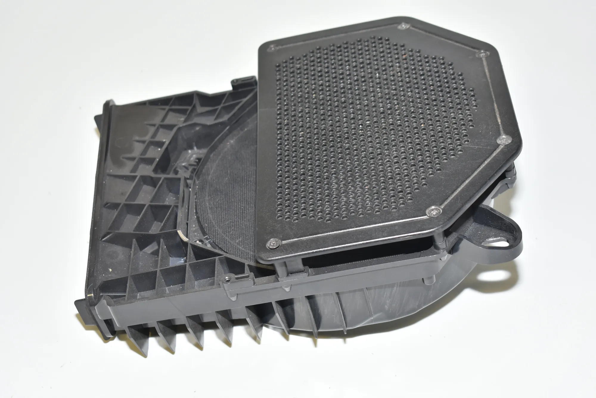 Right Side Floor Subwoofer – OEM 43040741982 · BMW X1 (E84) sDrive 20 d 2009