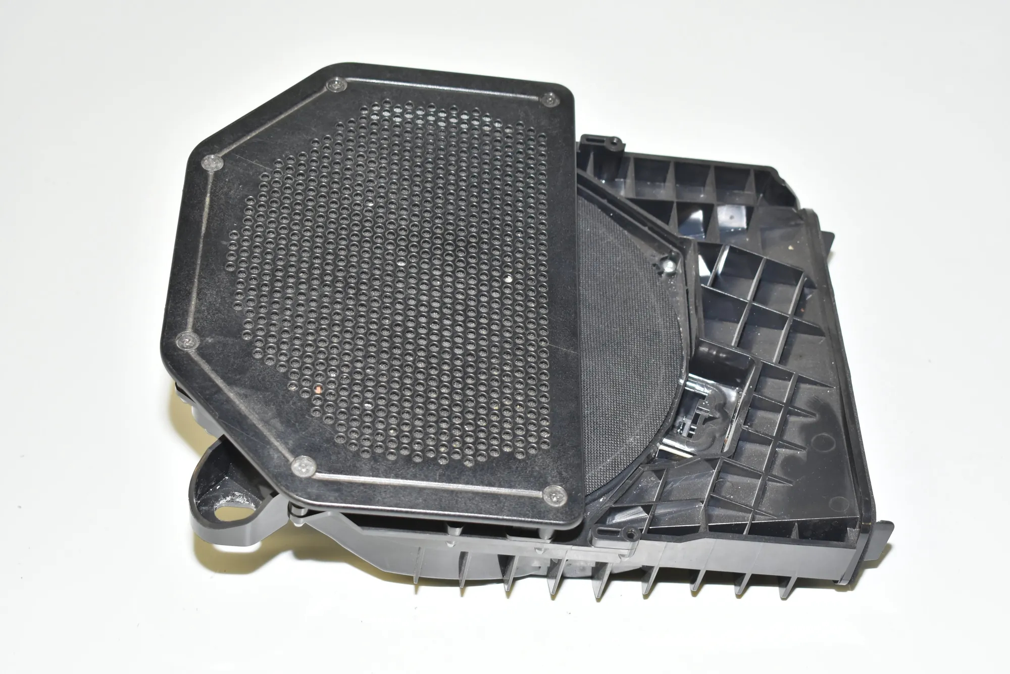 Right Side Floor Subwoofer – OEM 43040741982 · BMW X1 (E84) sDrive 20 d 2009 – 2