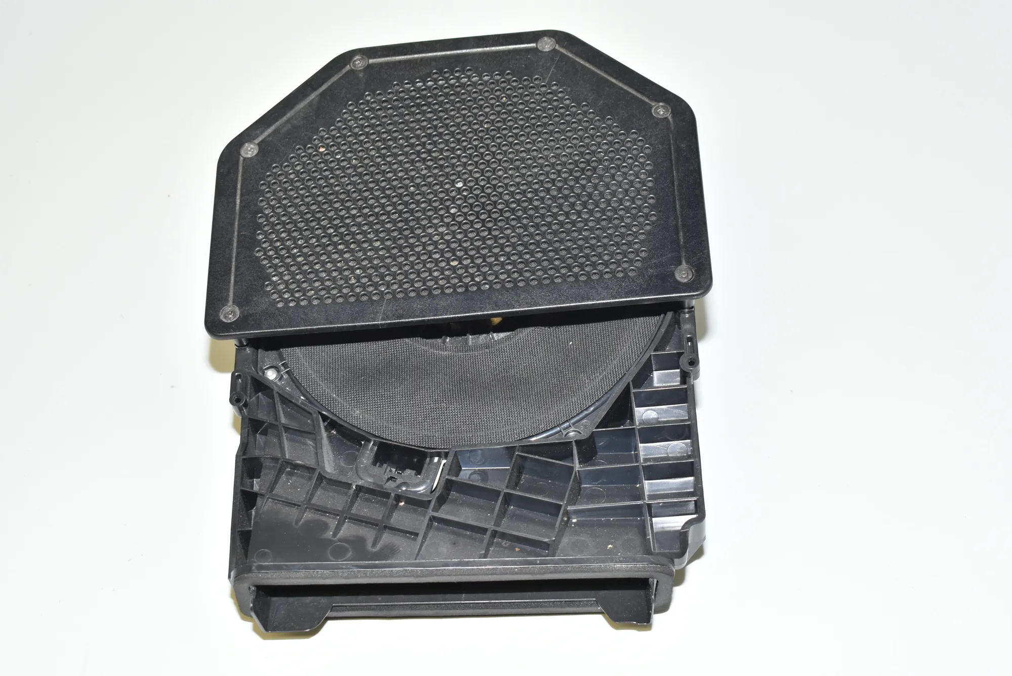 Right Side Floor Subwoofer – OEM 43040741982 · BMW X1 (E84) sDrive 20 d 2009 – 3