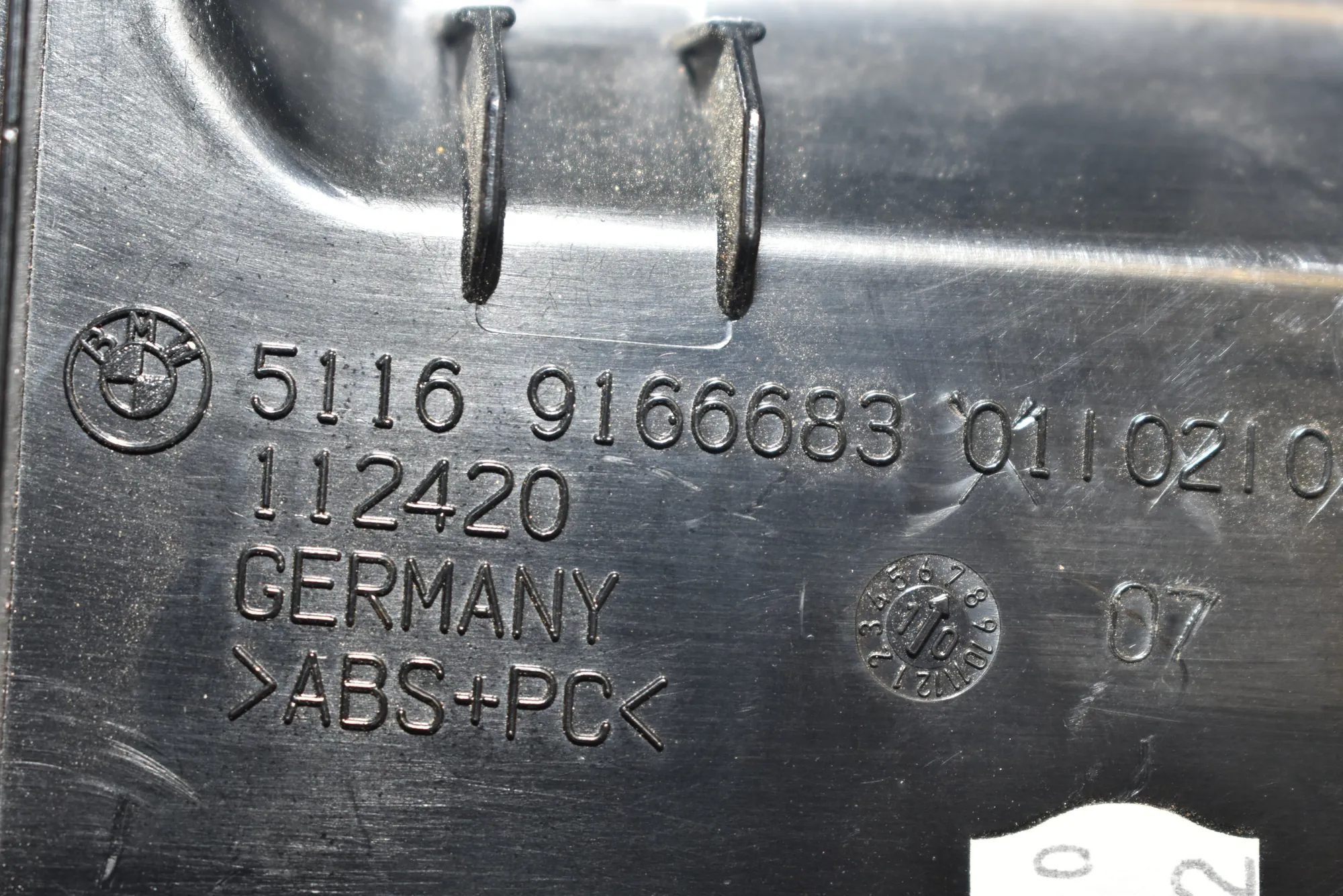 Glove Compartment – OEM 9166683 · BMW 5 Touring (F11) BMW 5 Touring (F11) 520 d 2012 – 6