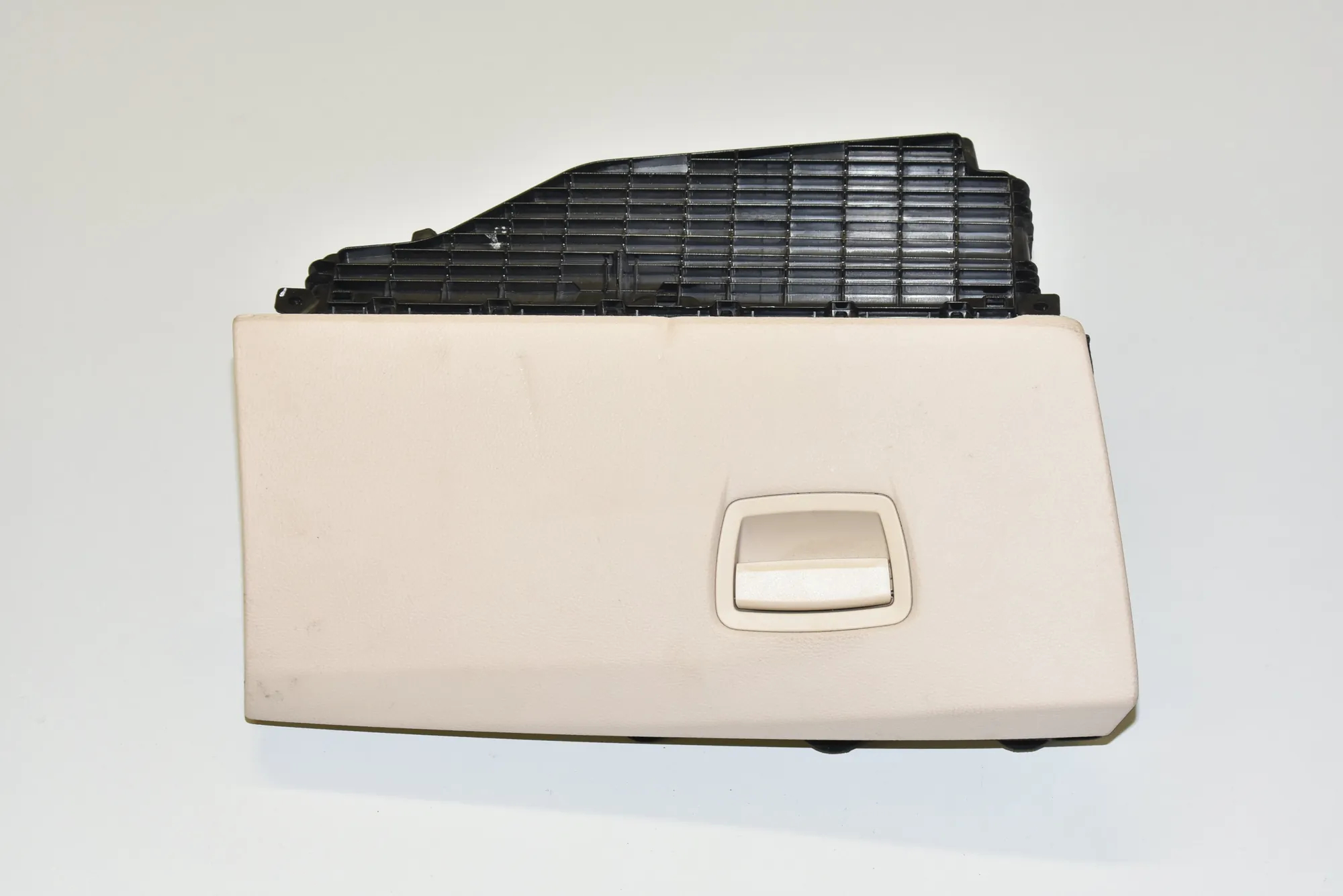 Glove Compartment – OEM 9166683 · BMW 5 Touring (F11) BMW 5 Touring (F11) 520 d 2012 – 3