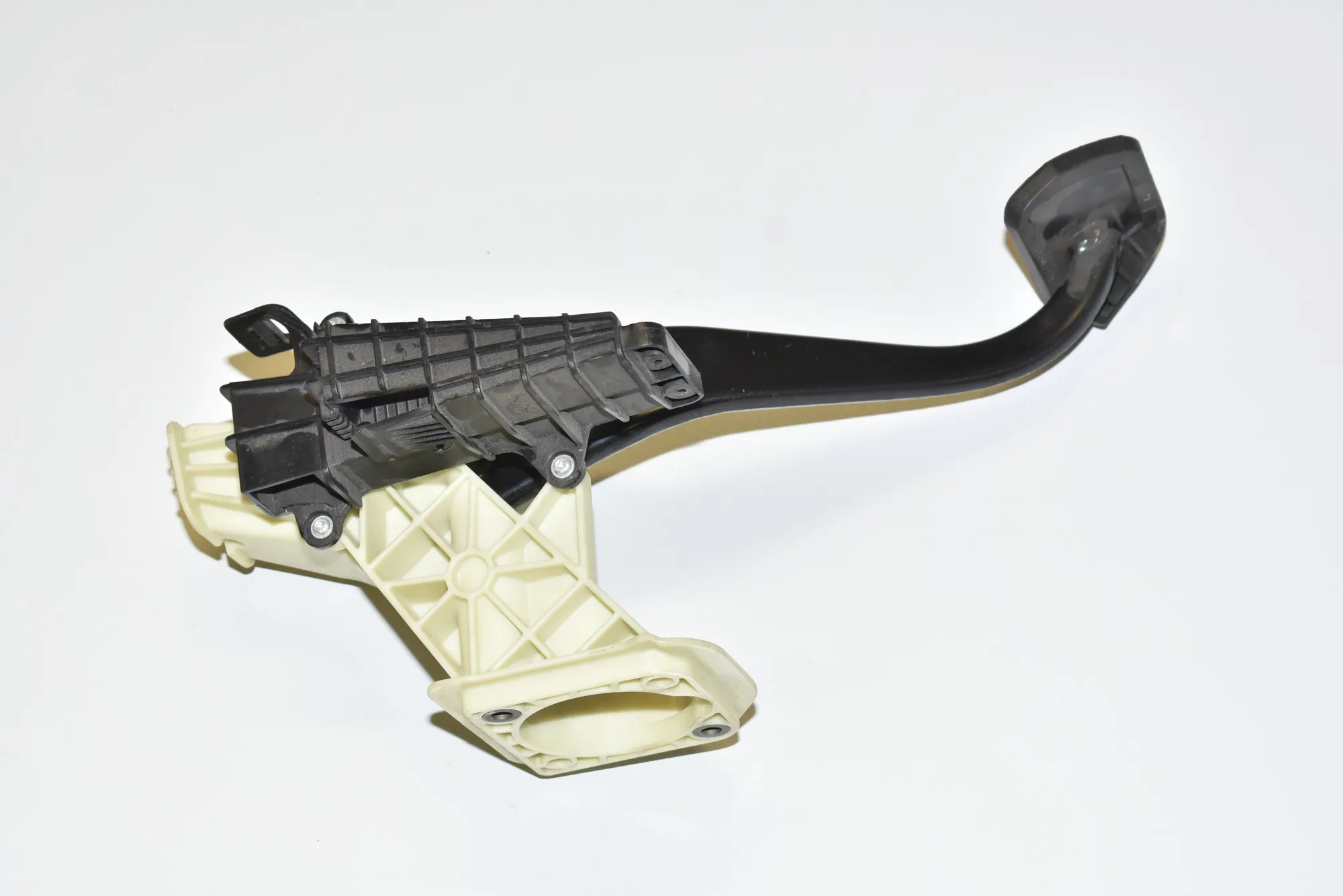 Brake Pedal – OEM 6775368 · BMW 5 Touring (F11) BMW 5 Touring (F11) 520 d 2012 – 2
