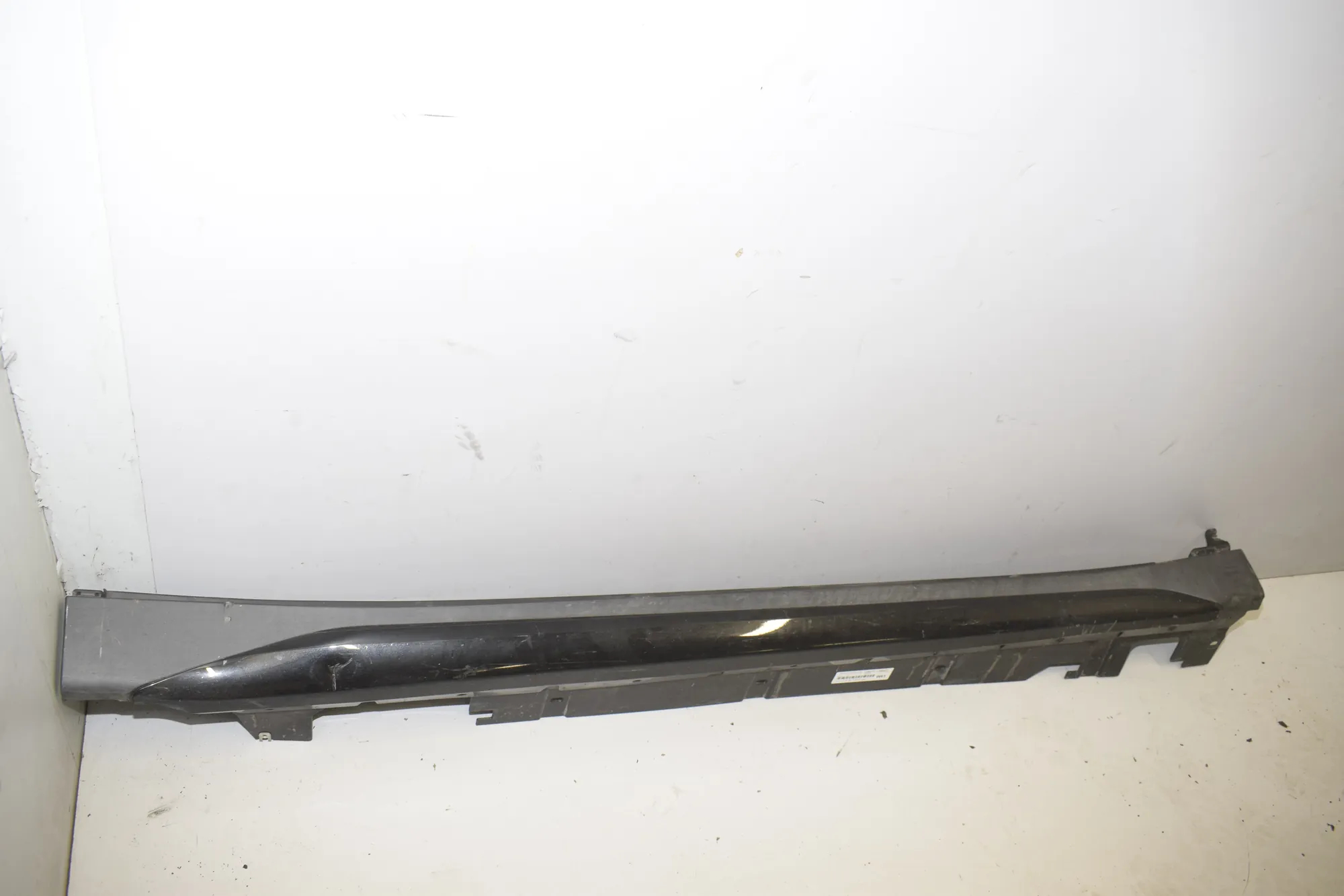 Right Side Plastic Sideskirt Cover – OEM 7403398 · BMW X1 (F48) sDrive 18 d 2019