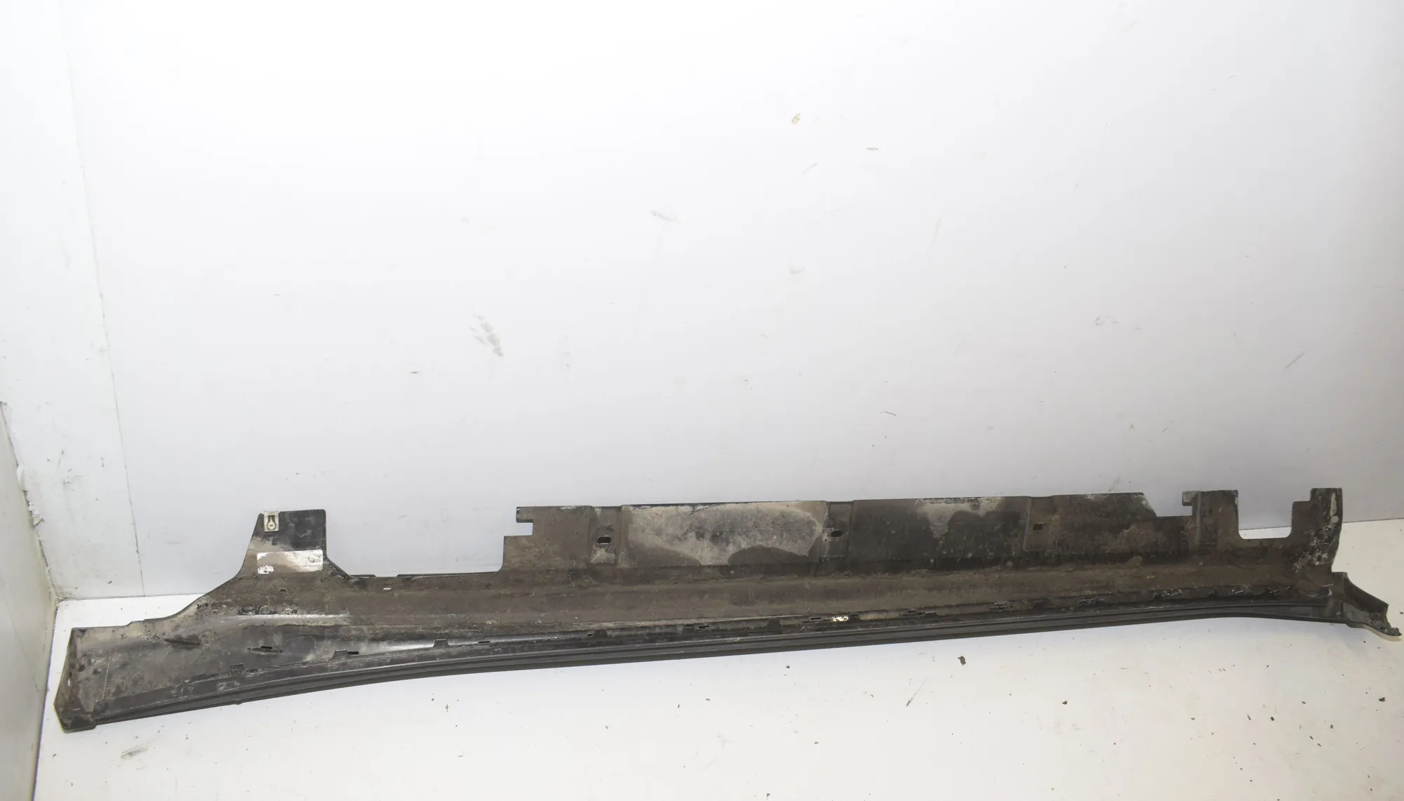 Right Side Plastic Sideskirt Cover – OEM 7403398 · BMW X1 (F48) sDrive 18 d 2019 – 3