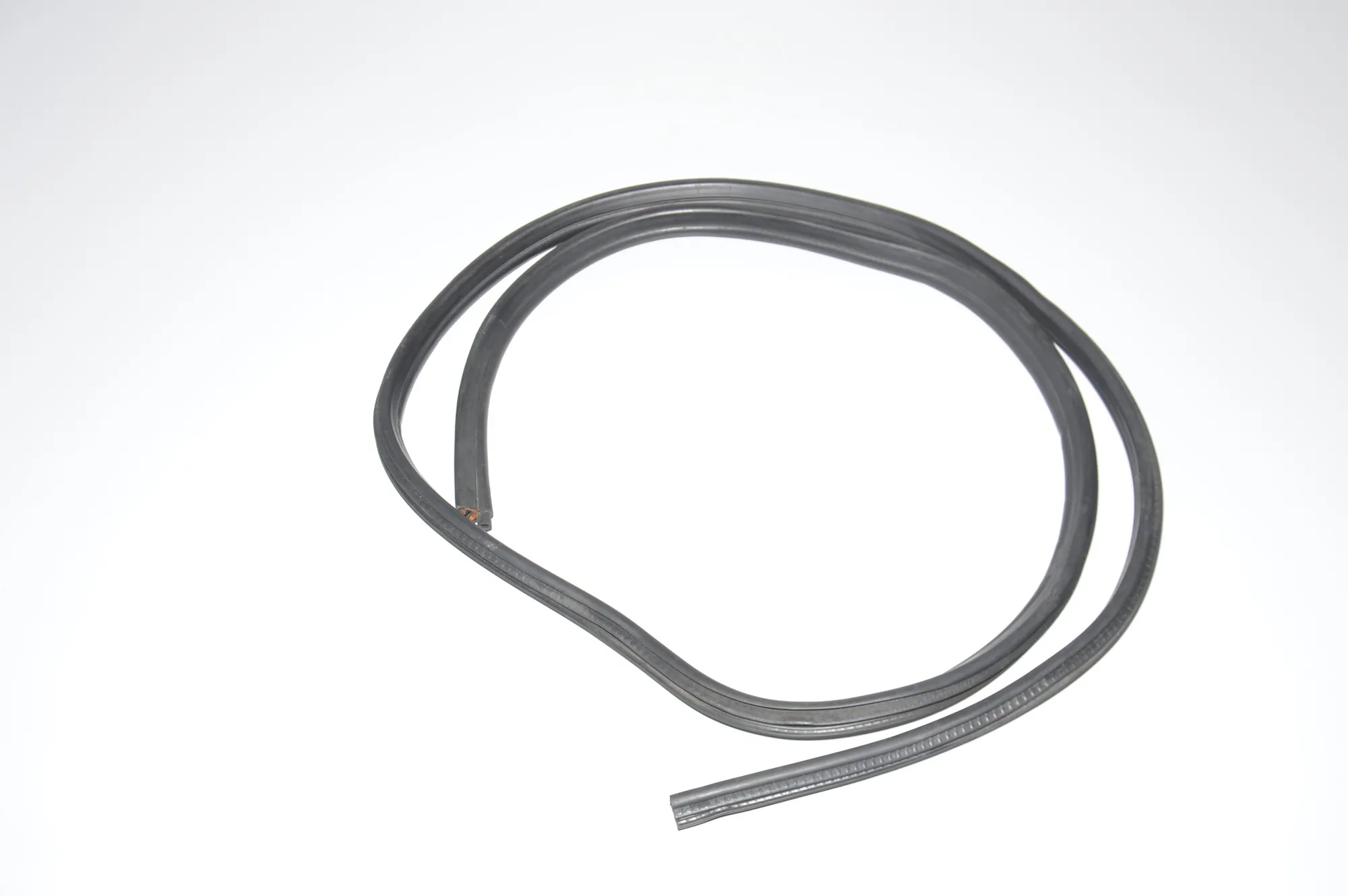 Front Left Door Seal Rubber – OEM 2990833 · BMW X1 (E84) BMW X1 (E84) sDrive 16 d 2012 – 3