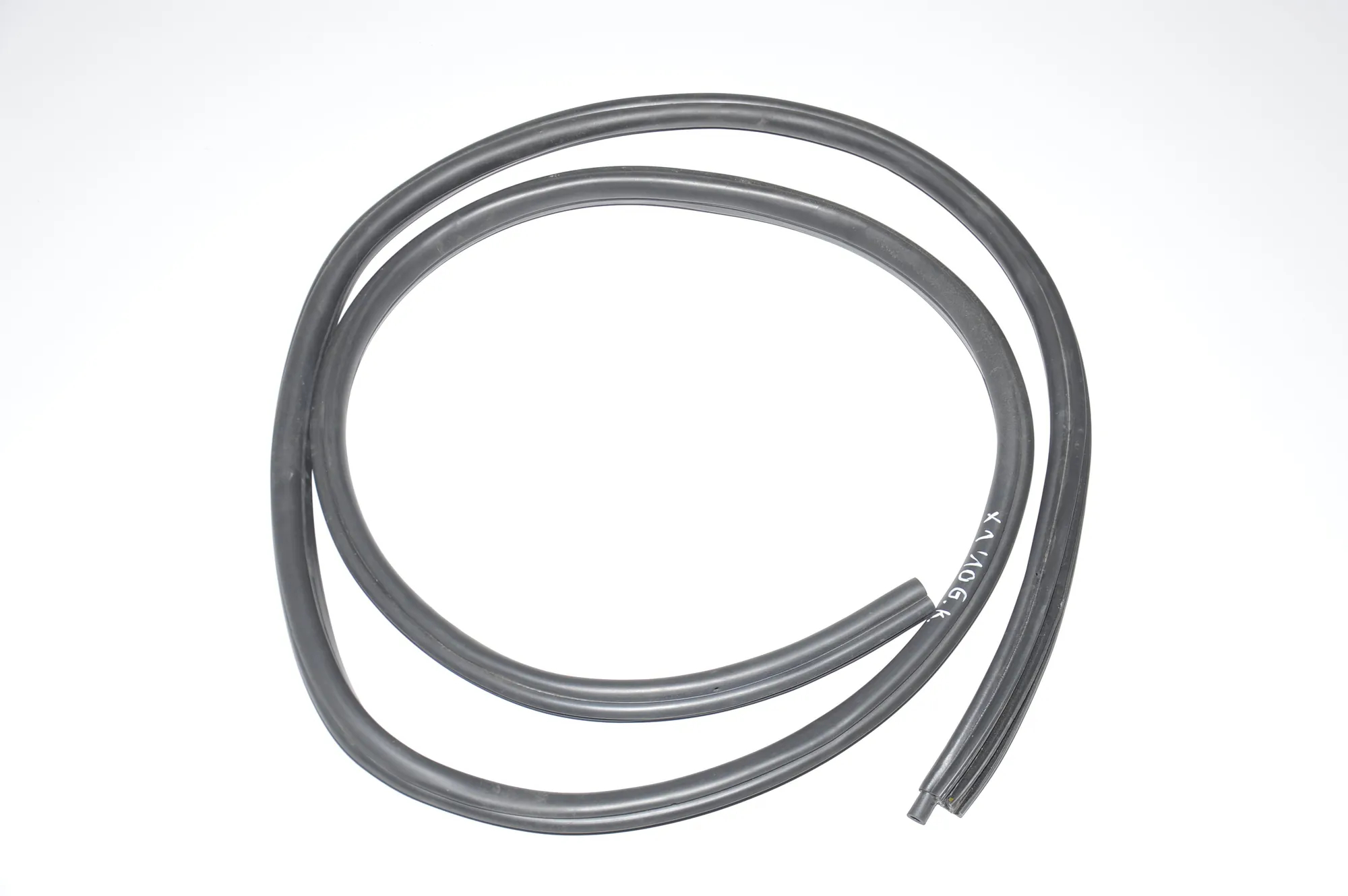 Rear Left Door Seal Rubber – OEM 2990835 · BMW X1 (E84) BMW X1 (E84) xDrive 20 d 2011