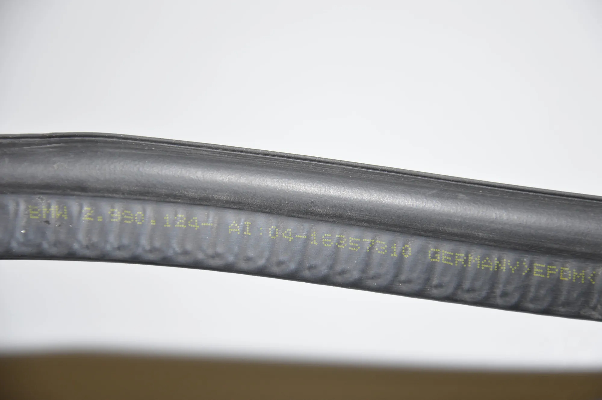 Tailgate Rubber Seal – OEM 2990124 · BMW X1 (E84) BMW X1 (E84) sDrive 16 d 2013 – 5