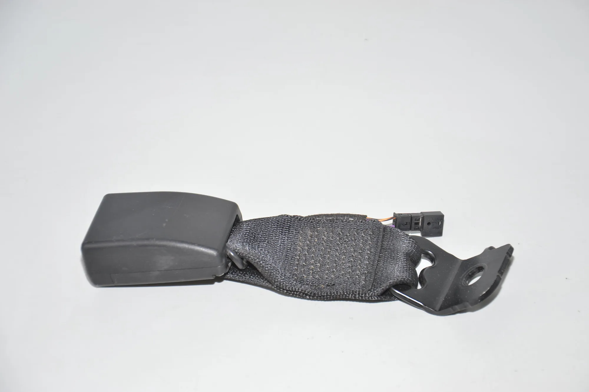 Rear Middle Seat Buckle – OEM 7266352 · BMW 3 (F30, F80) BMW 3 (F30, F80) 316 d 2012 – 2