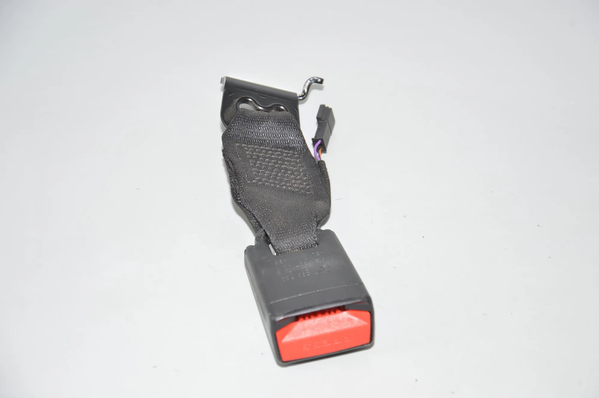 Rear Middle Seat Buckle – OEM 7266352 · BMW 3 (F30, F80) BMW 3 (F30, F80) 316 d 2012