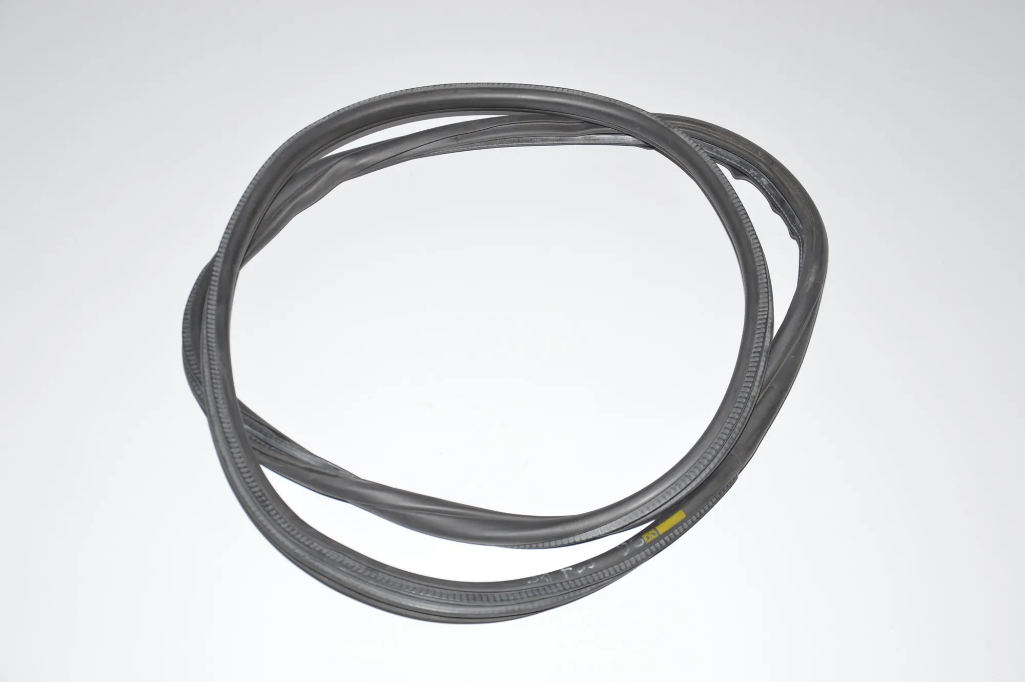 Rear Left Door Seal Rubber – OEM 7318511 · BMW 3 (F30, F80) BMW 3 (F30, F80) 320 d Efficient Dynamics 2014
