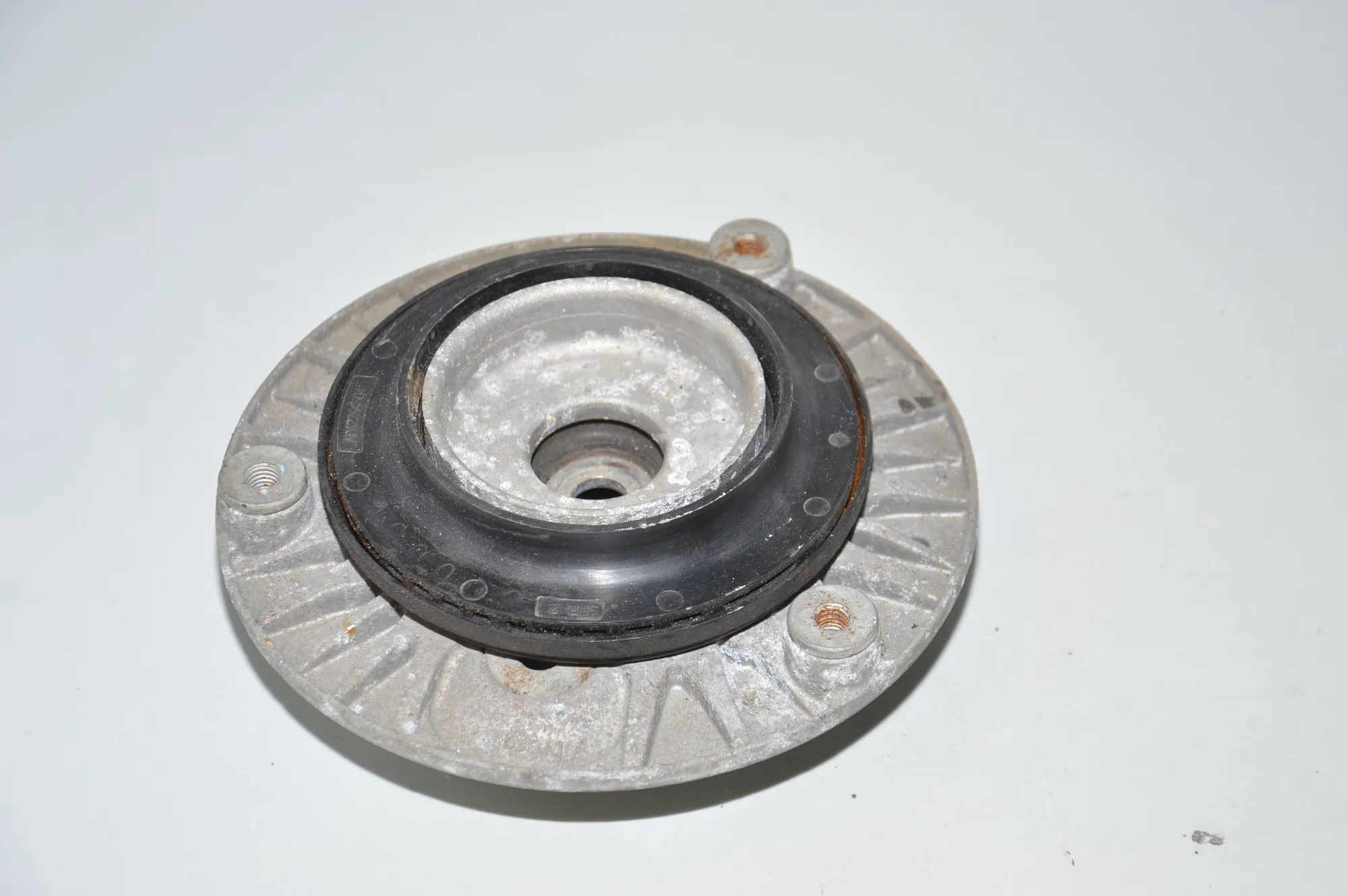 Front Right Shock Absorber Bracket – OEM 6854507 · BMW 1 (F20) 118 d 2011 – 4