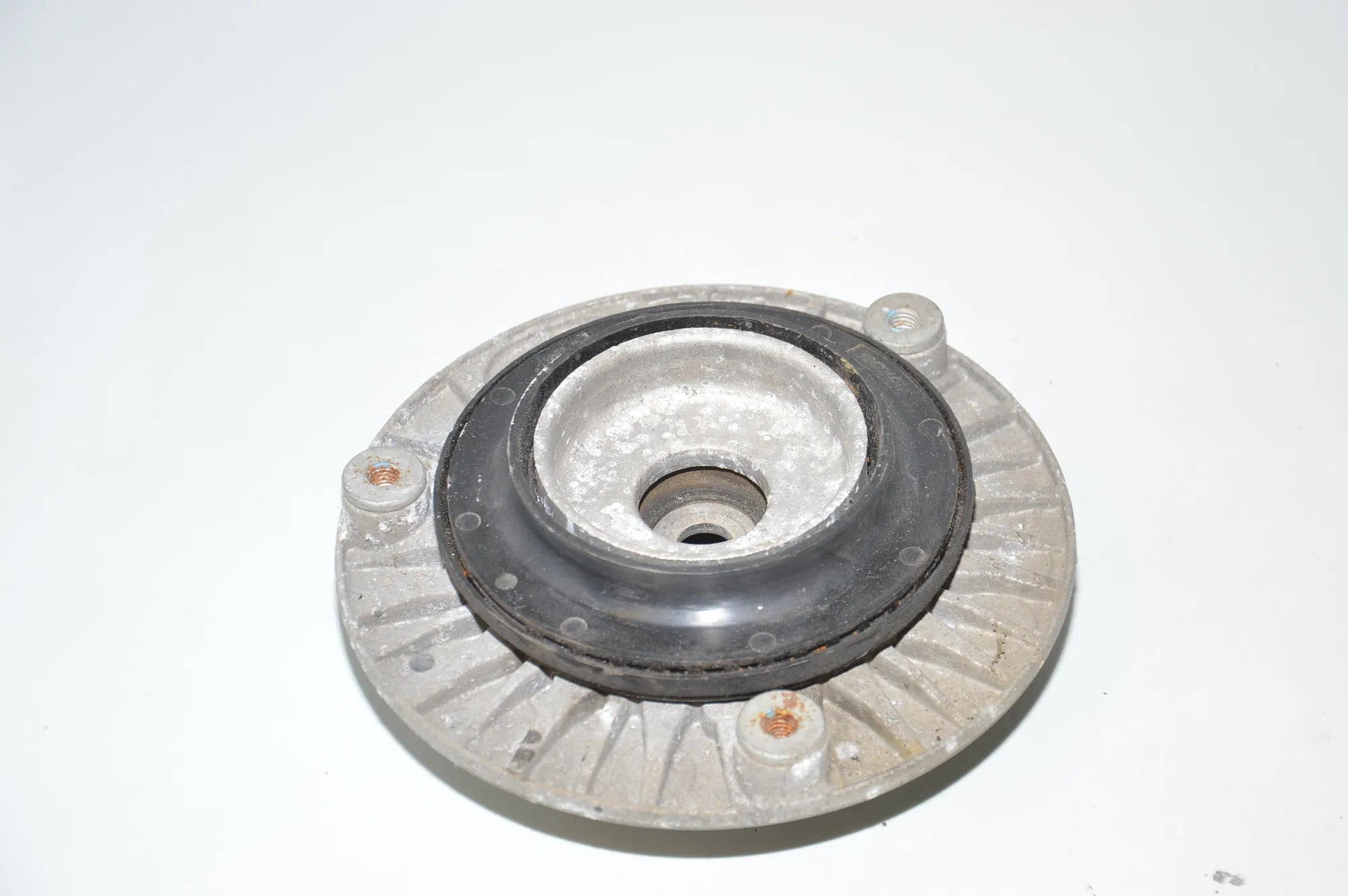 Front Right Shock Absorber Bracket – OEM 6854507 · BMW 1 (F20) 118 d 2011 – 3
