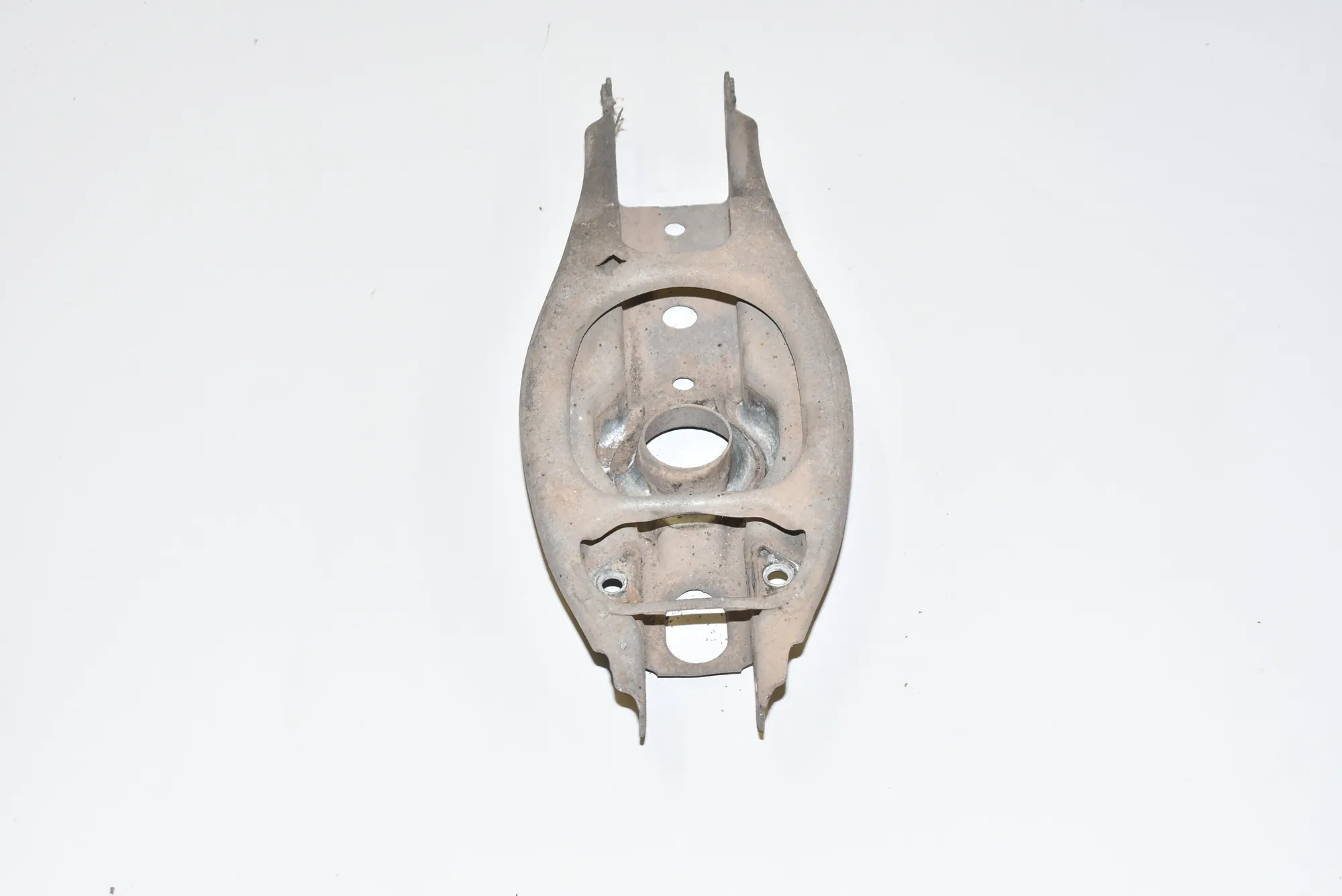 Rear Left Lower Control Arm – OEM 6772899 · BMW 1 (E81) 118 d 2008 – 4