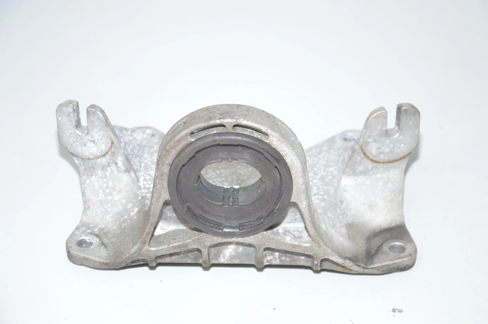 Gearbox Mount Bracket – OEM 6763183 · BMW 7 (E65, E66, E67) 745 d 2005 – 2