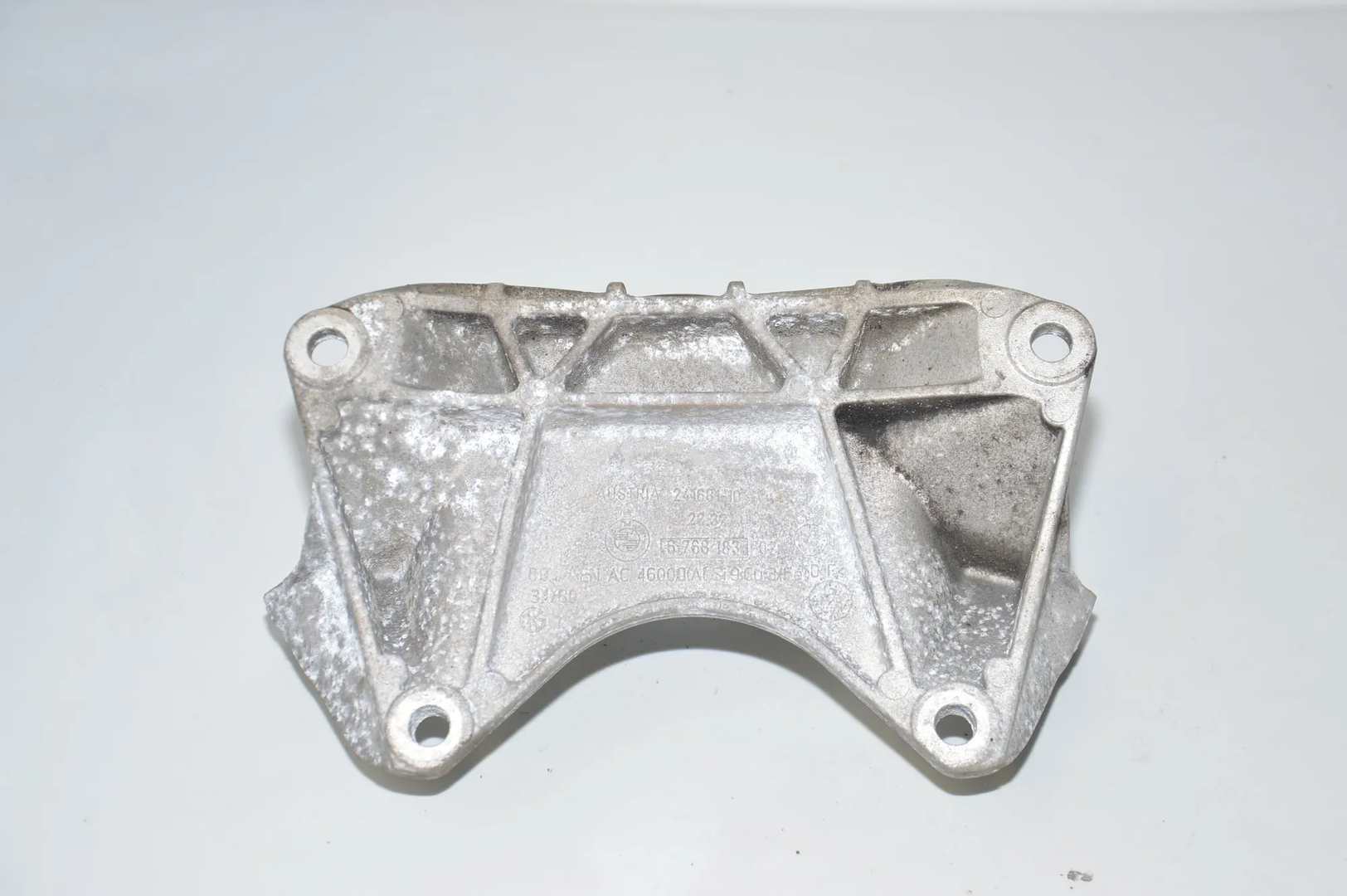 Gearbox Mount Bracket – OEM 6763183 · BMW 7 (E65, E66, E67) 745 d 2005 – 3