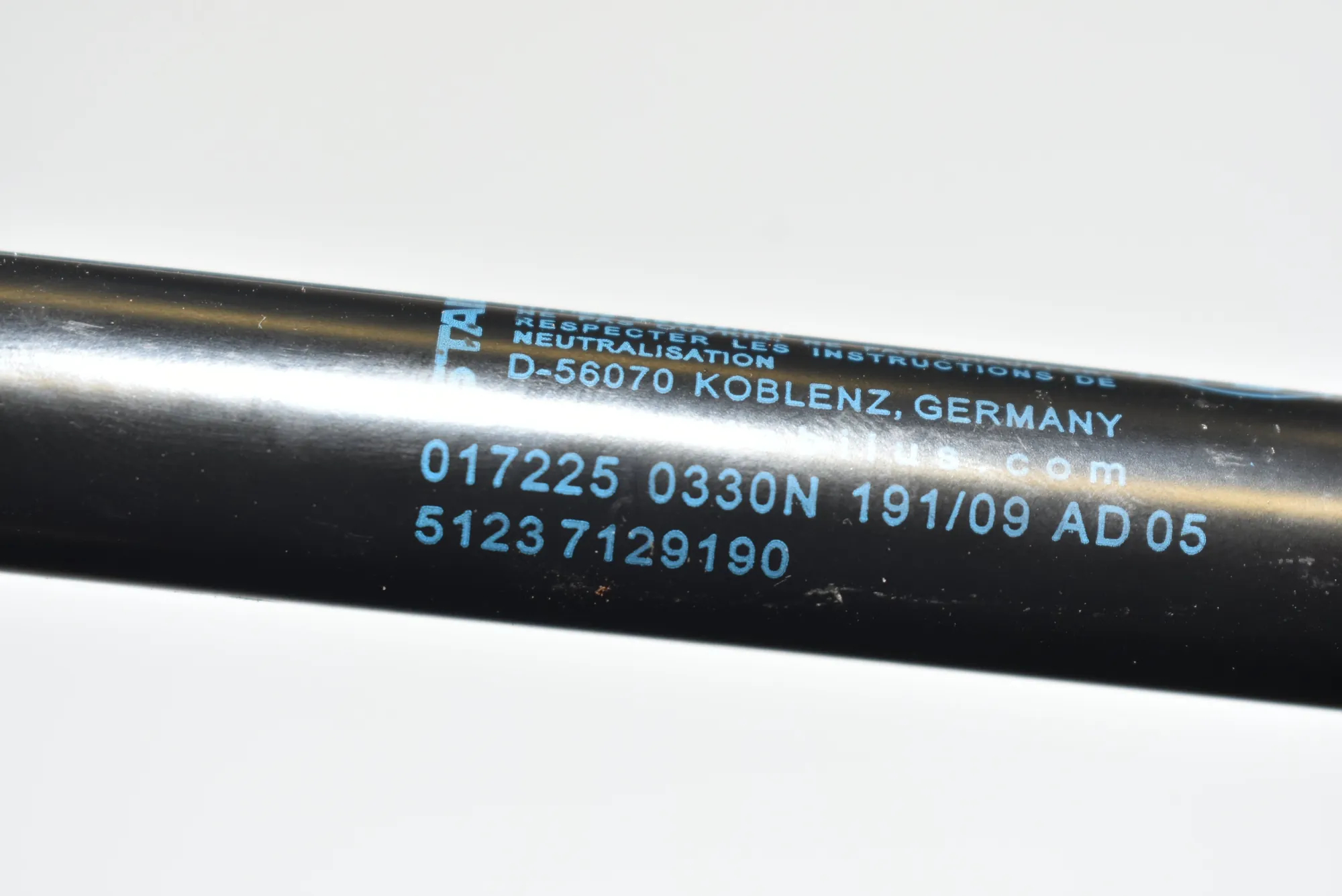 Front Left Bonnet Strut – OEM 7129190 · BMW 3 Coupe (E92) BMW 3 Coupe (E92) 320 d xDrive 2011 – 2