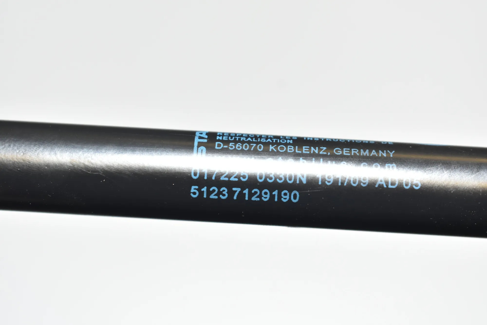 Front Right Bonnet Strut – OEM 7129190 · BMW 3 Coupe (E92) BMW 3 Coupe (E92) 320 d xDrive 2011 – 2