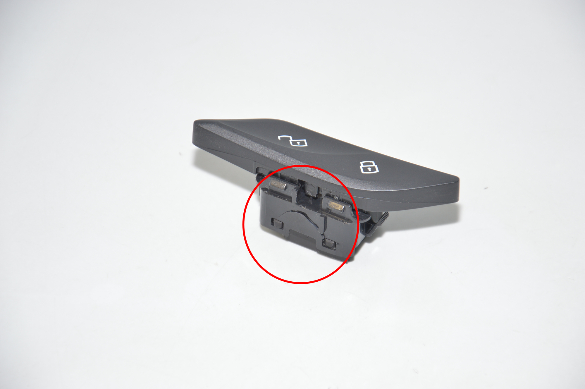Central Locking Switch – OEM 9860546 · BMW F90 BMW F90 (G30, F90) M5 2018 – 2