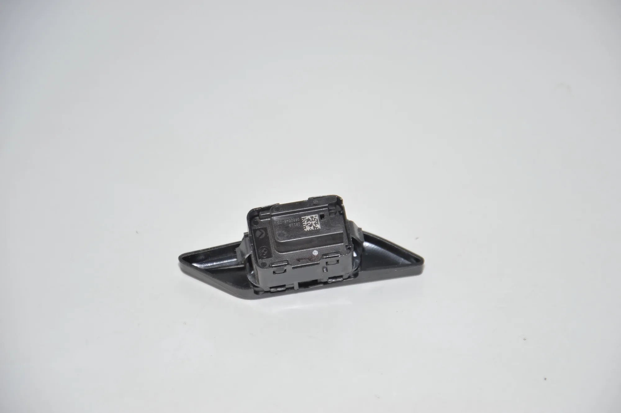 Central Locking Switch – OEM 9860546 · BMW F90 BMW F90 (G30, F90) M5 2018 – 4