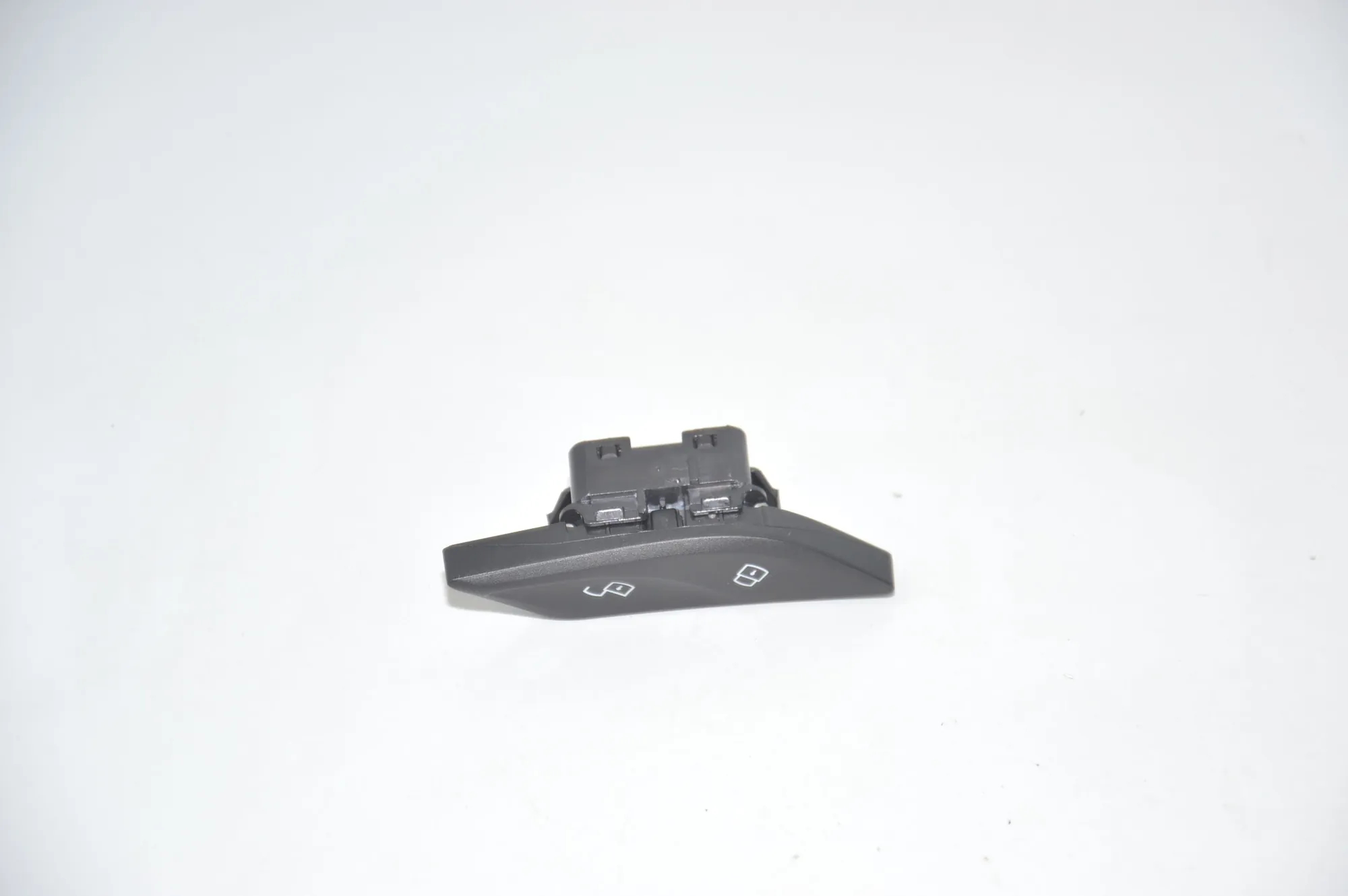 Central Locking Switch – OEM 9860545 · BMW F90 BMW F90 (G30, F90) M5 2018 – 2