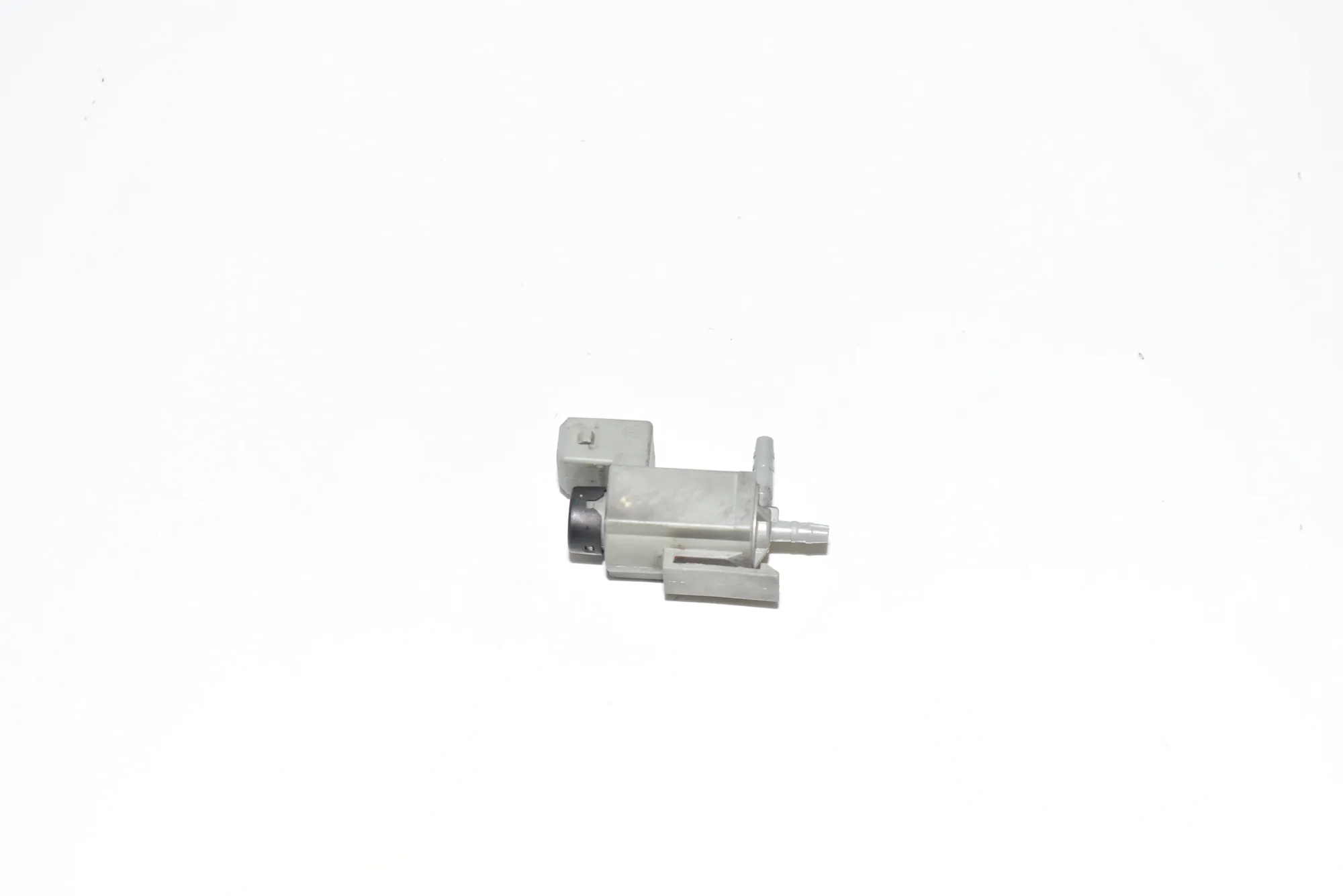 Solenoid Valve – OEM 7537612 · BMW 5 (E60) 520 d 2007 – 3