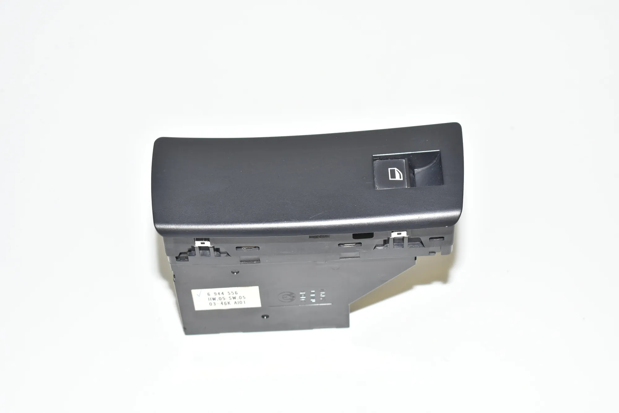 Front Left Door Window Switch – OEM 6944556 · BMW X5 (E53) 3.0 d 2004