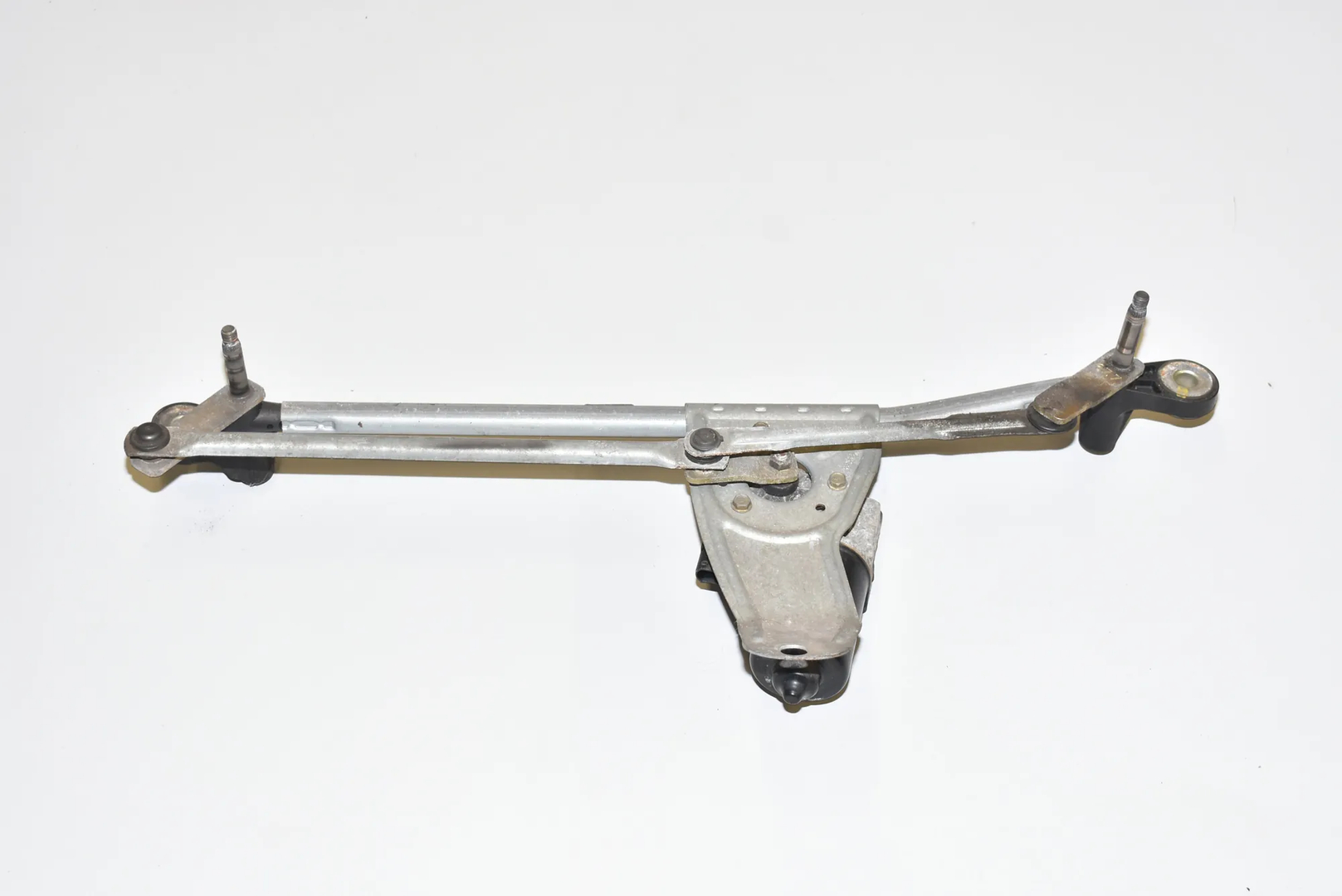 Front Windshield Wiper Mechanism – OEM 6913007 · BMW X5 (E53) 3.0 d 2004 – 3