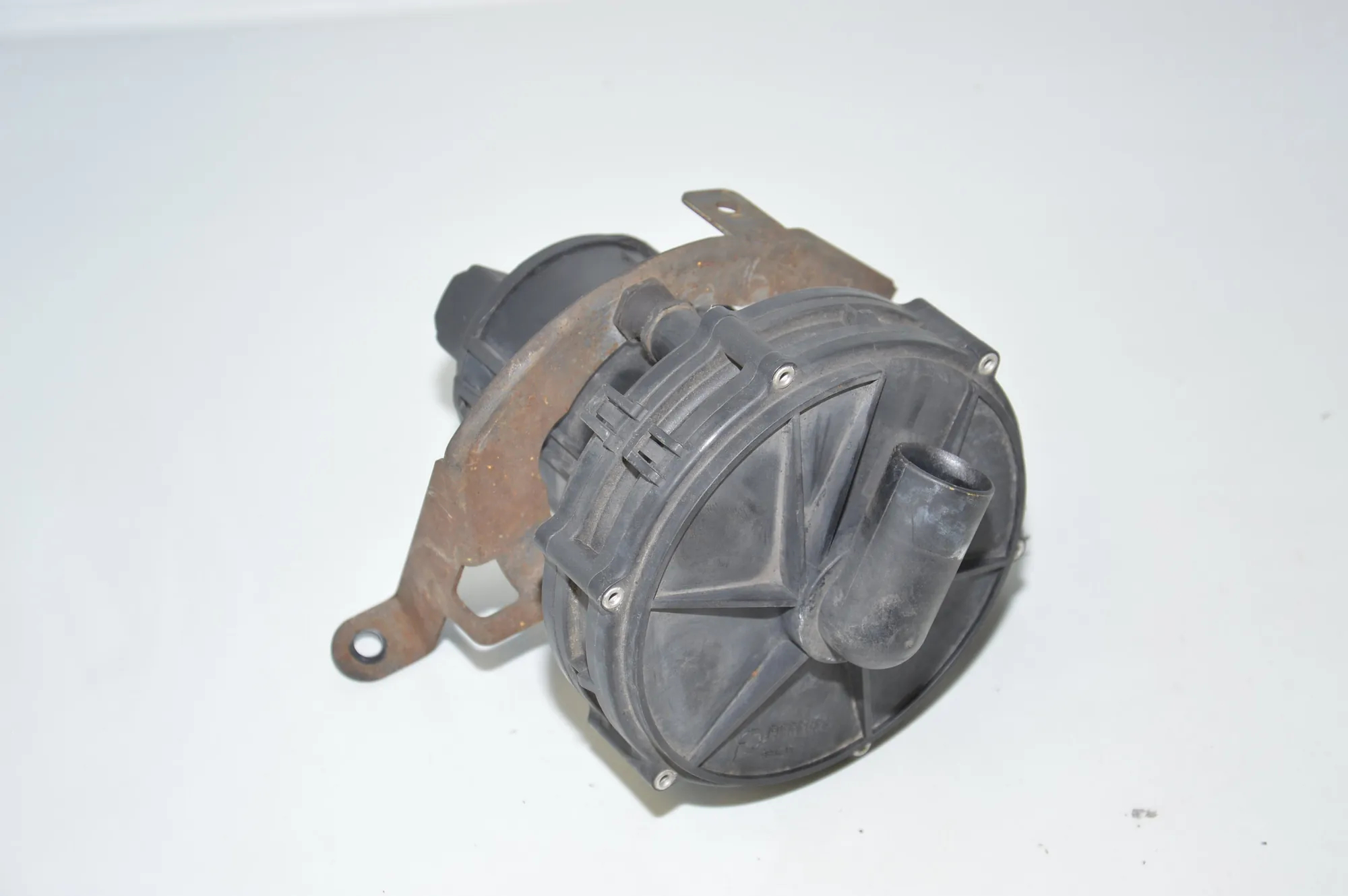 Other Engine Compartment Parts – OEM 1437910 · BMW X5 (E53) 4.6 is 2002 – 3