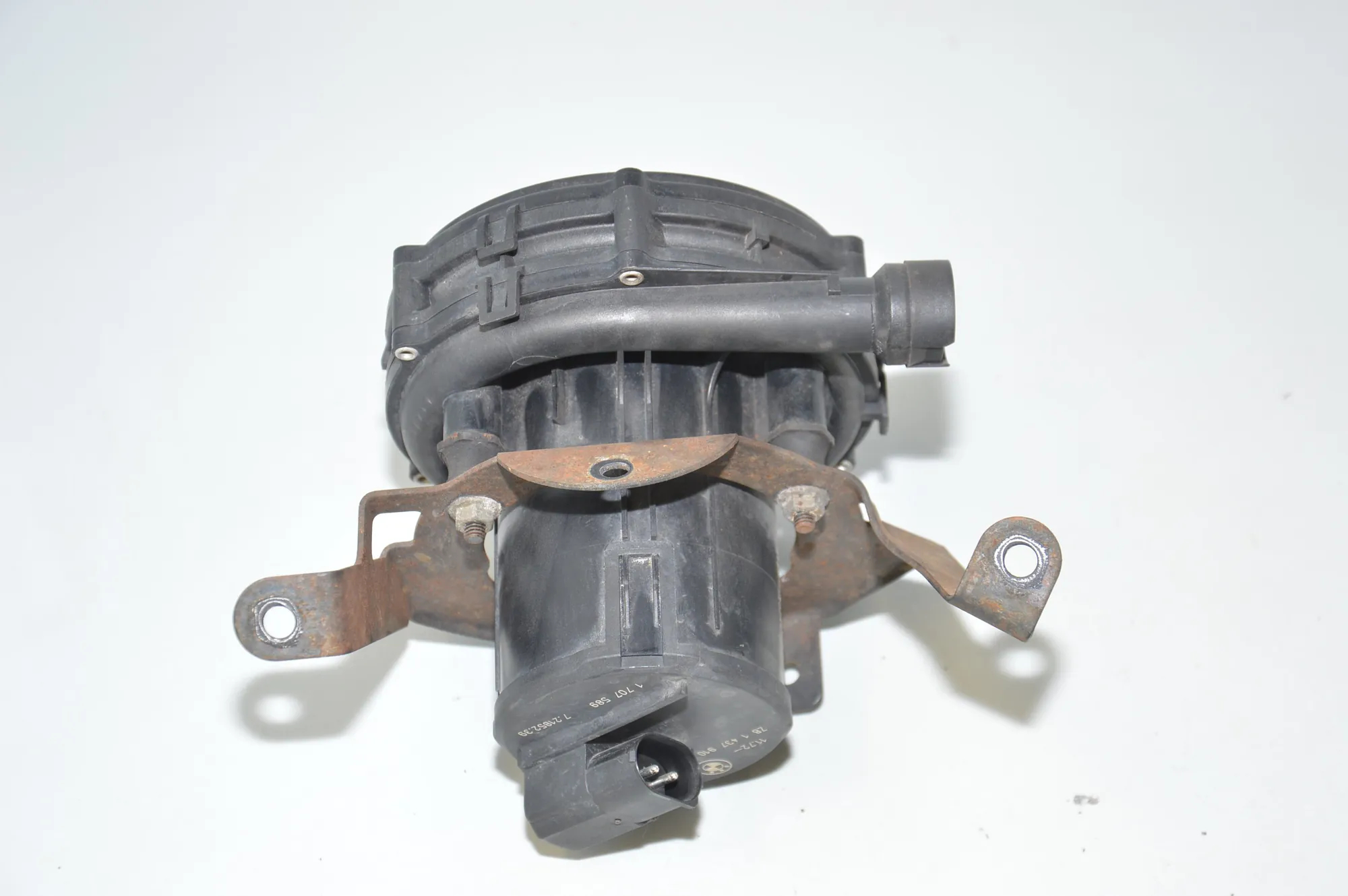 Other Engine Compartment Parts – OEM 1437910 · BMW X5 (E53) 4.6 is 2002