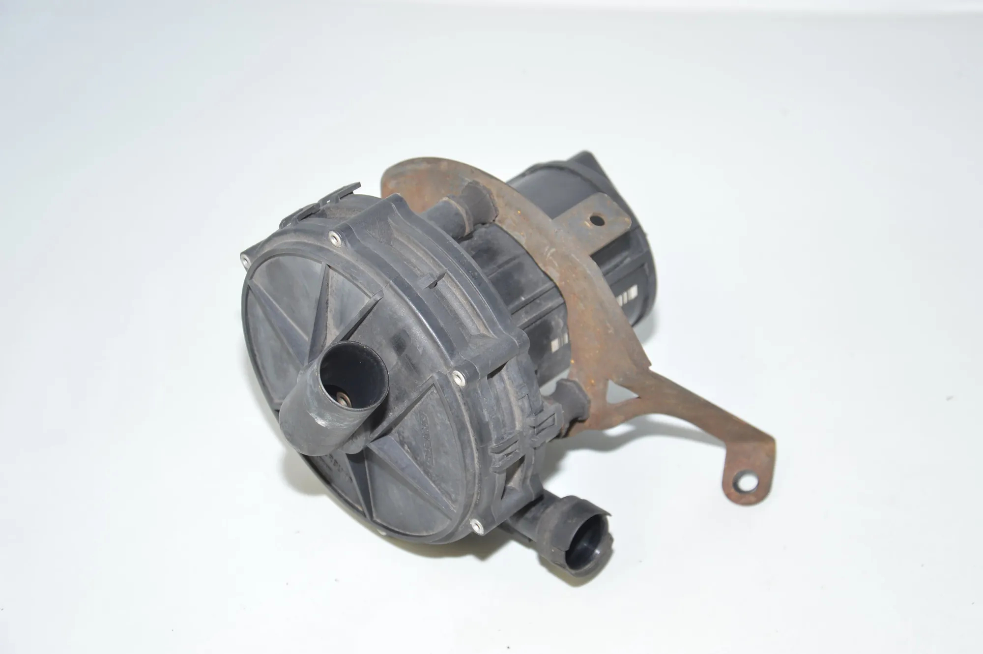 Other Engine Compartment Parts – OEM 1437910 · BMW X5 (E53) 4.6 is 2002 – 4