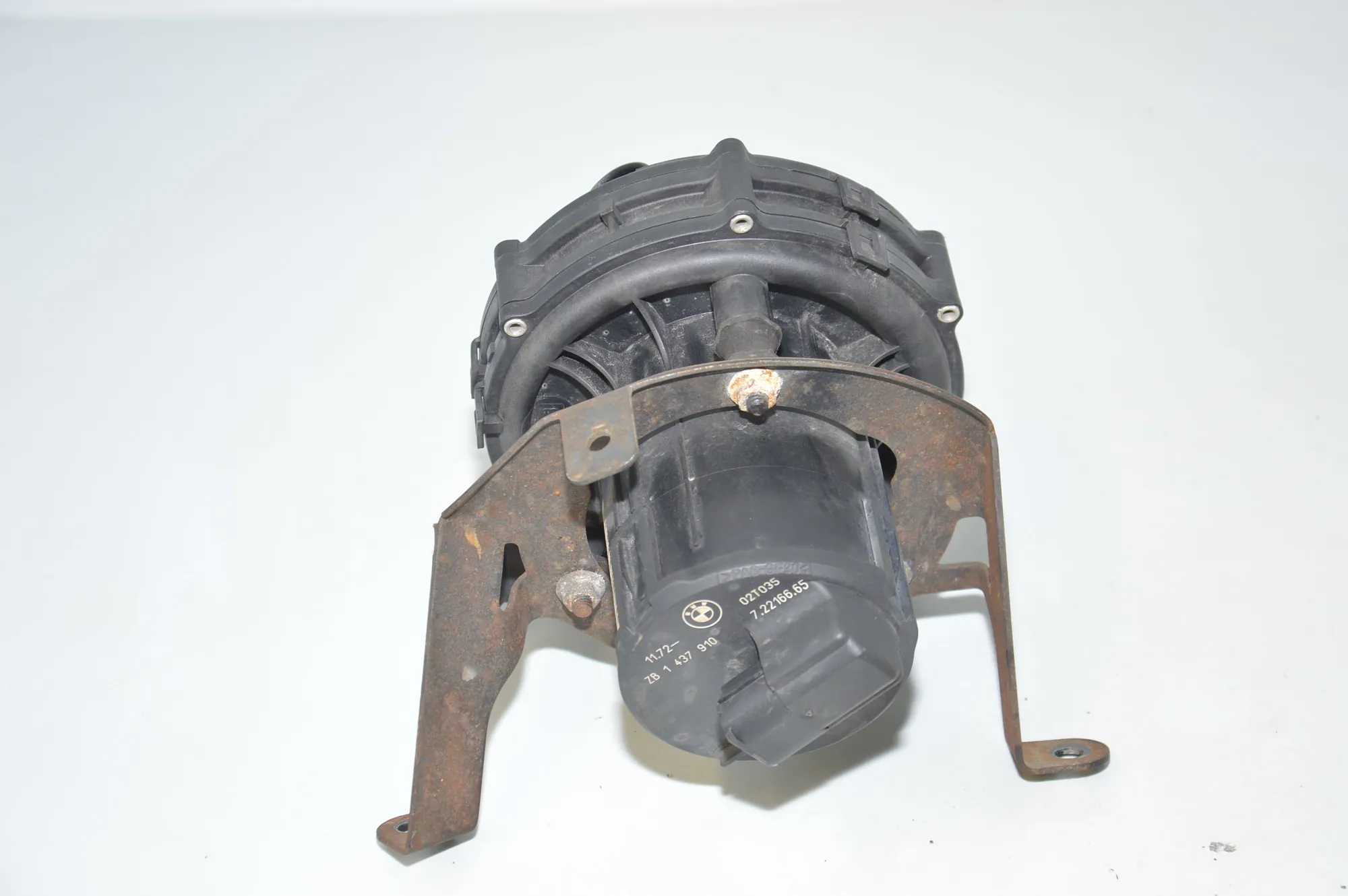 Other Engine Compartment Parts – OEM 1437910 · BMW X5 (E53) 4.6 is 2002 – 2