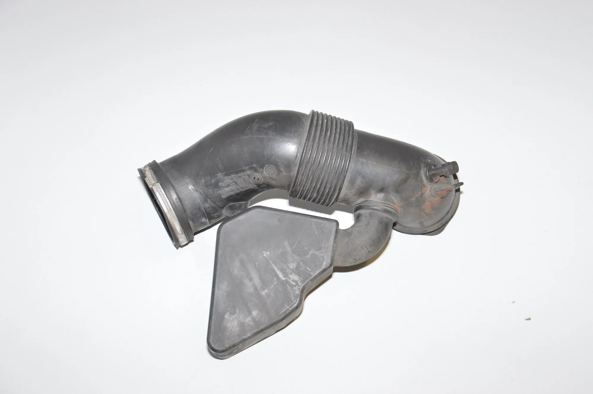 Intake Resonator – OEM 1438285 · BMW X5 (E53) 4.6 is 2002