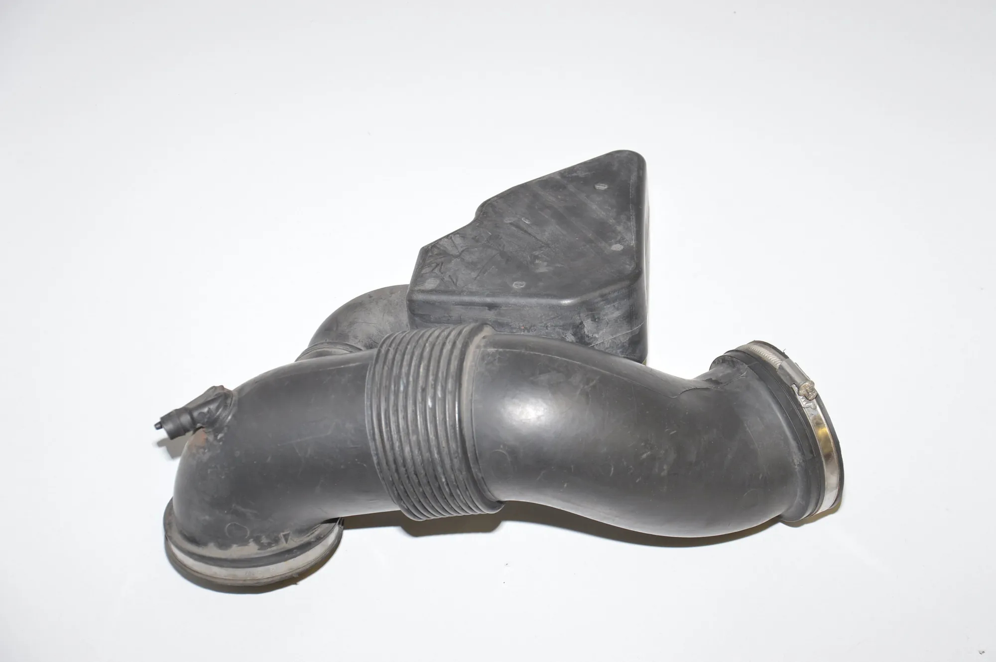 Intake Resonator – OEM 1438285 · BMW X5 (E53) 4.6 is 2002 – 4