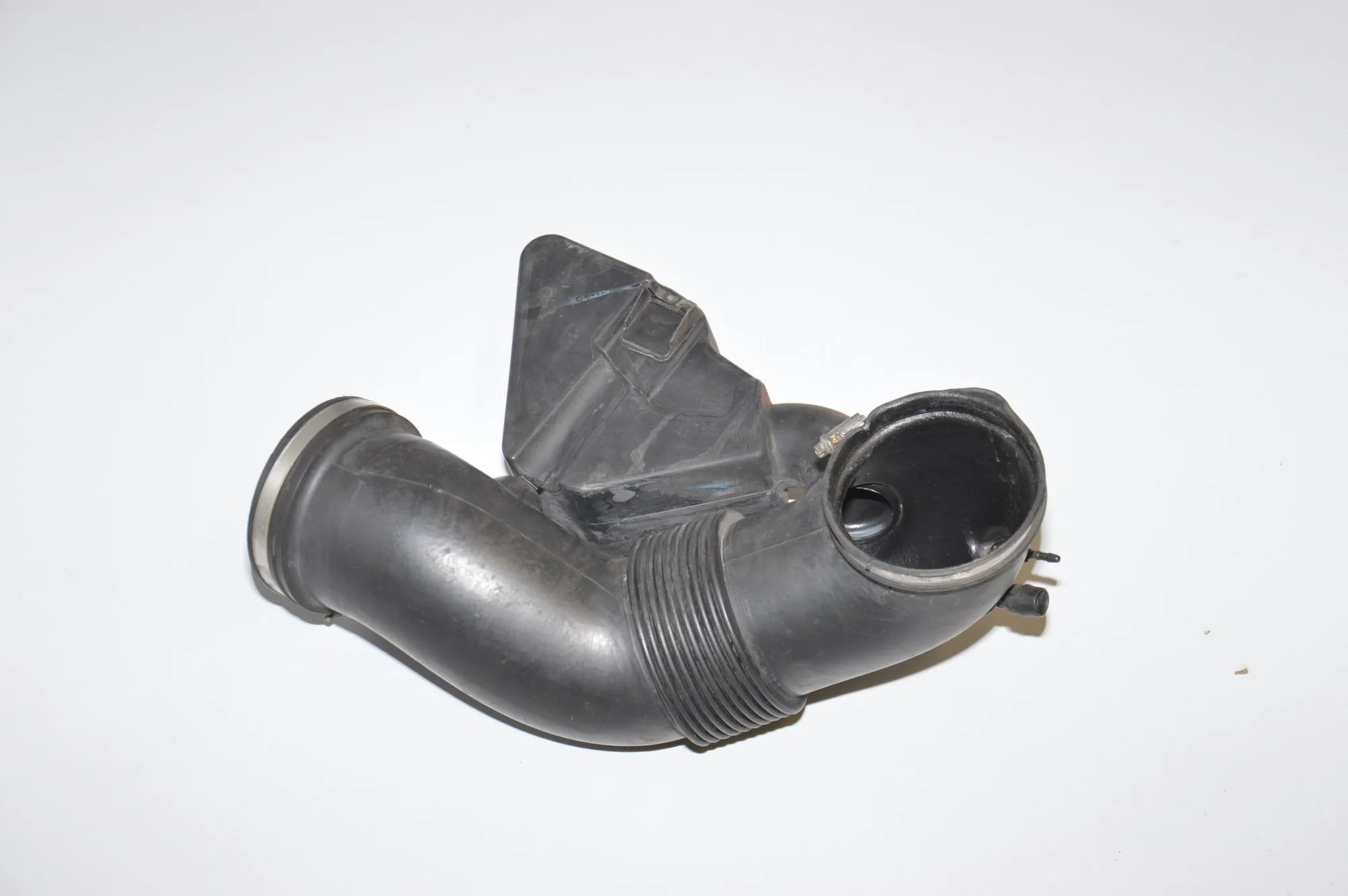 Intake Resonator – OEM 1438285 · BMW X5 (E53) 4.6 is 2002 – 2