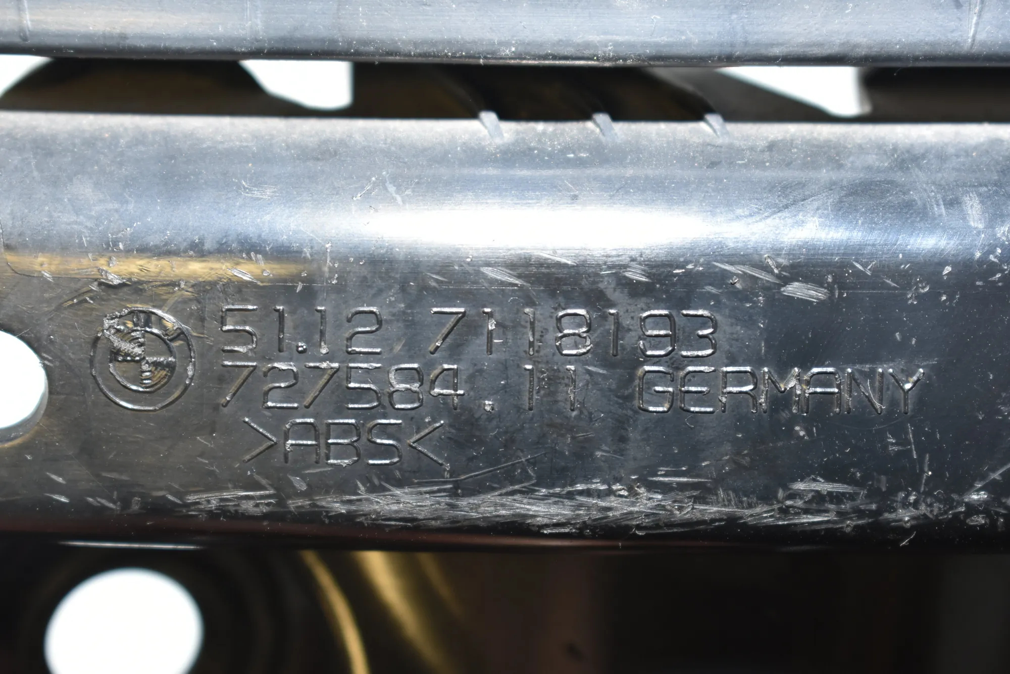 Rear Left Bumper Bracket – OEM 7118193 · BMW 3 (E90) 320 d 2010 – 4