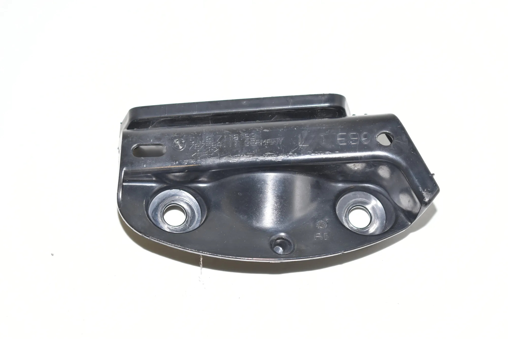 Rear Left Bumper Bracket – OEM 7118193 · BMW 3 (E90) 320 d 2010 – 2