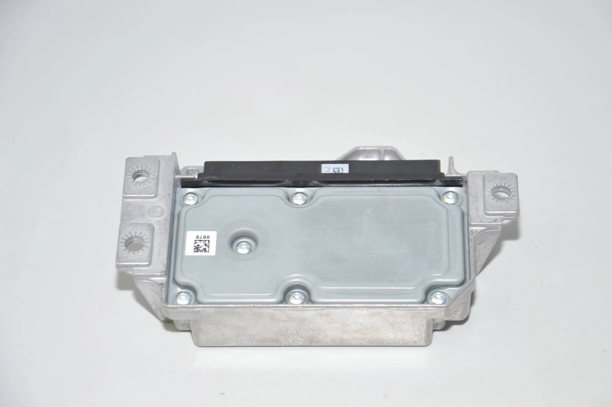 SRS Control Unit – OEM 0285010070 · BMW 3 (E90) 320 d 2010 – 4