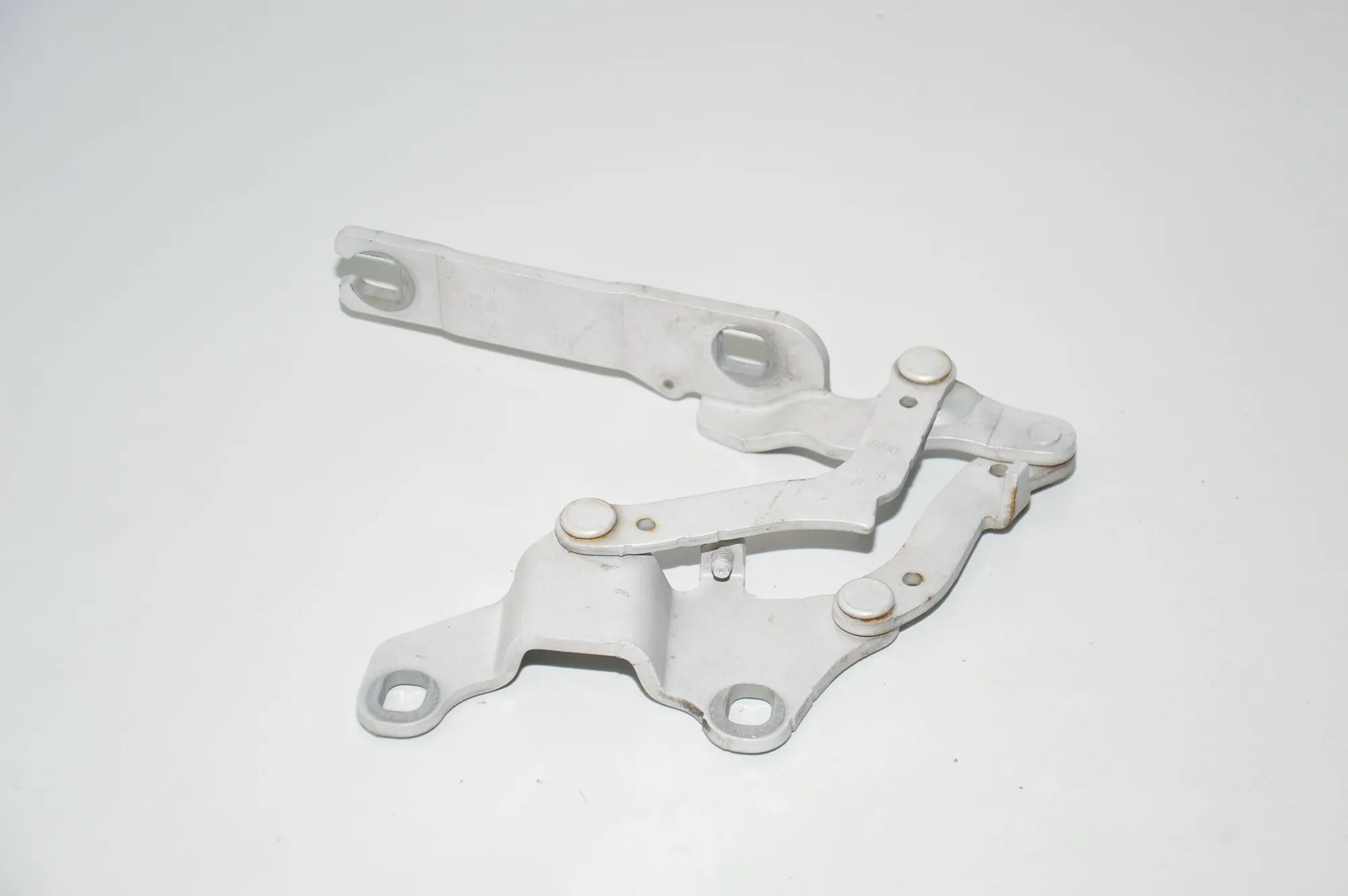Front Right Bonnet Hinge – OEM 7115264 · BMW 3 (E90) 320 d 2010 – 2