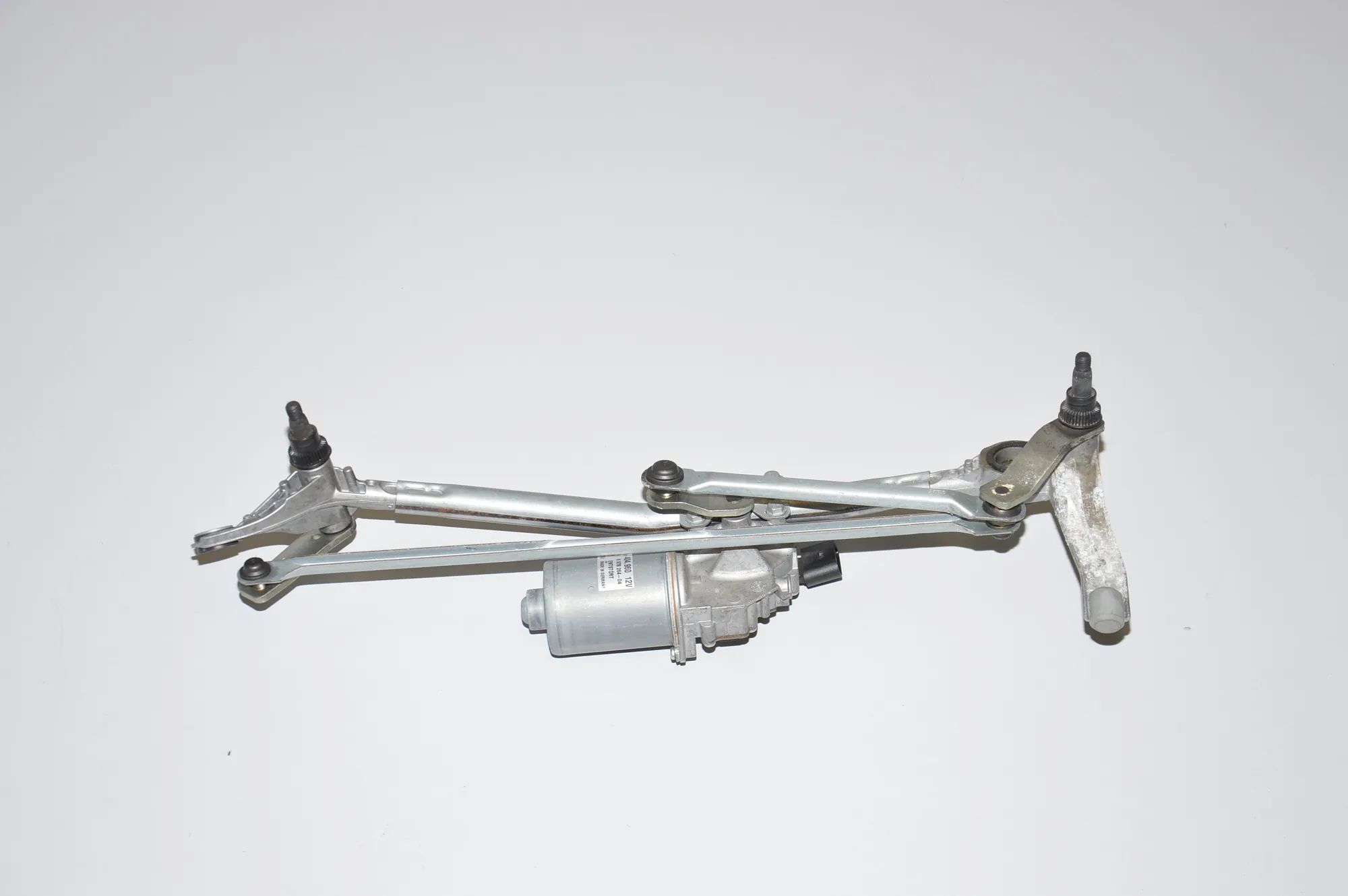 Front Windshield Wiper Mechanism – OEM 7161710 · BMW 3 (E90) 320 d 2010 – 4