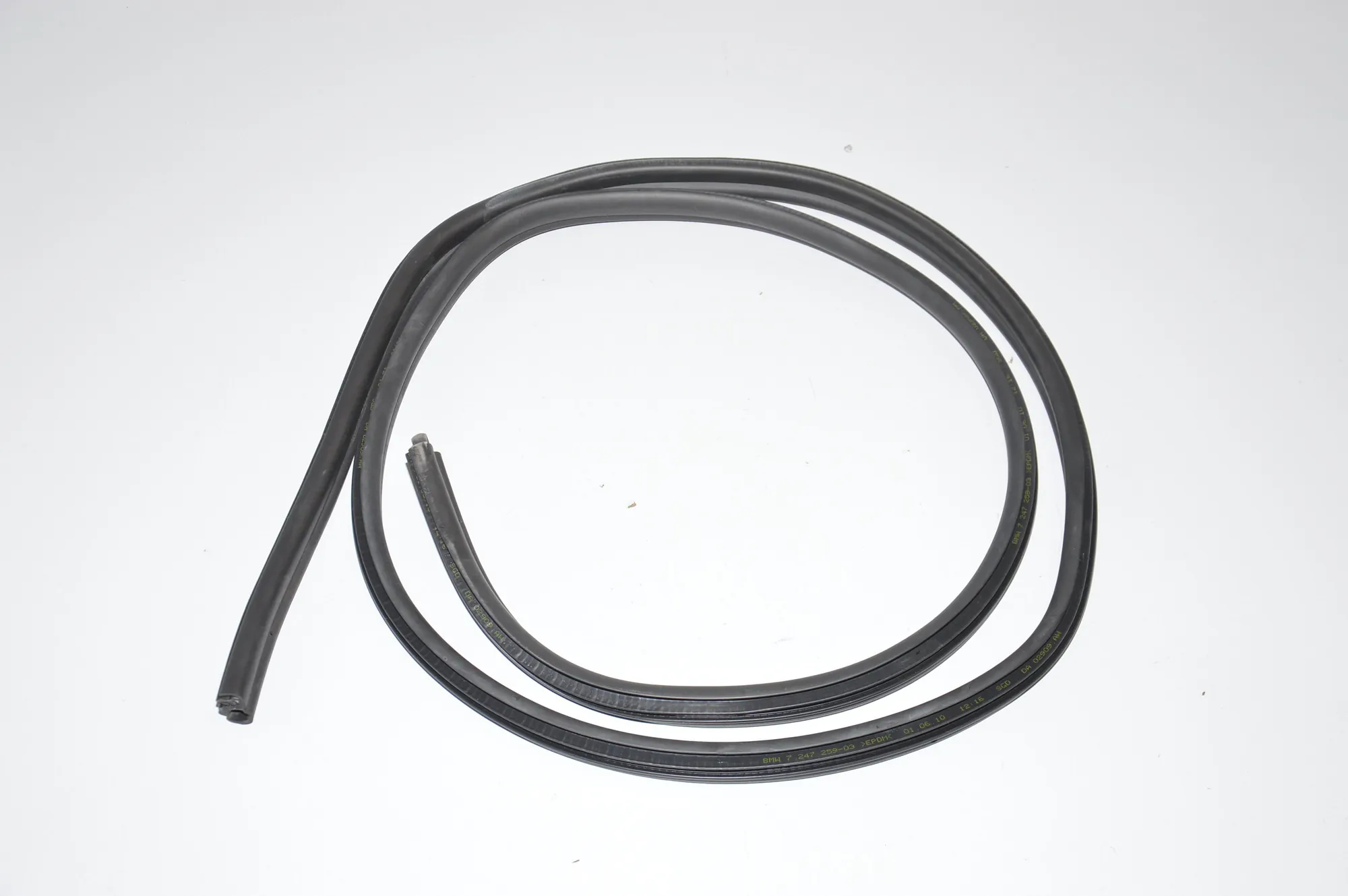 Rear Left Door Seal Rubber – OEM 7247259 · BMW 3 (E90) 320 d 2010