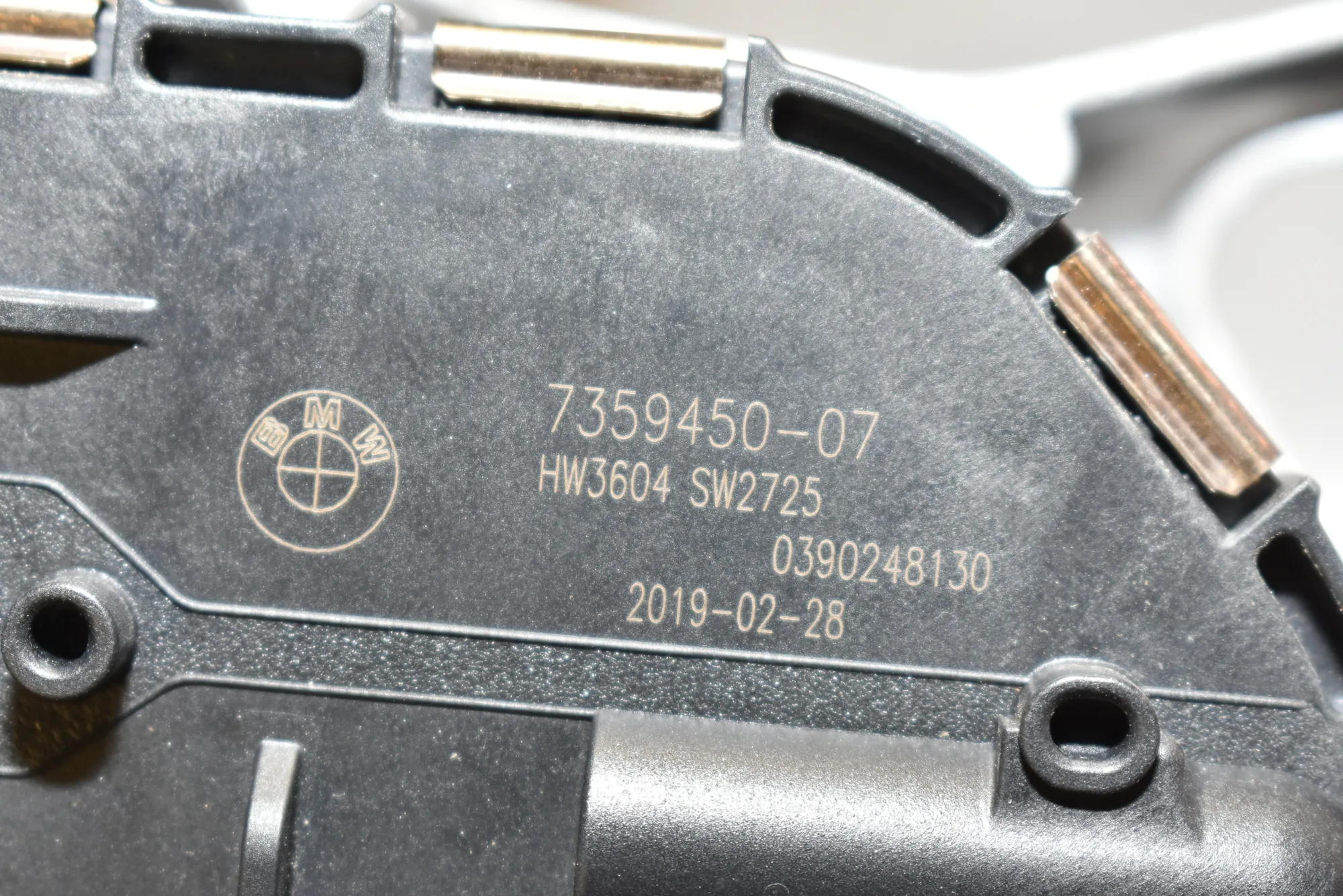 Front Windshield Wiper Mechanism – OEM 7359450 · BMW i3 (I01) Electric 2019 – 6