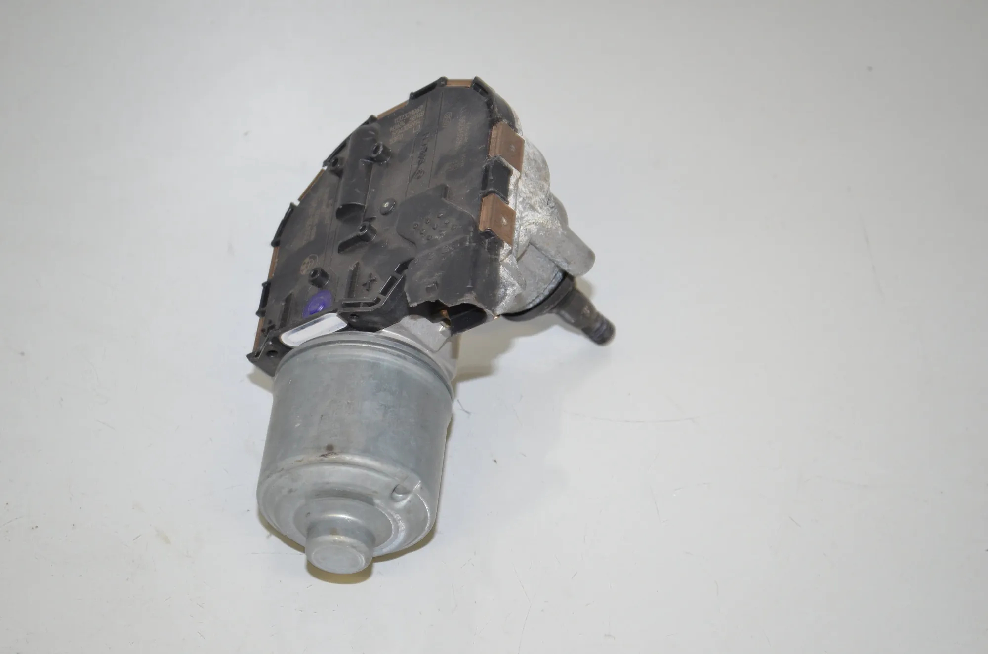 Front Windshield Wiper Mechanism – OEM 7359450 · BMW i3 (I01) Electric 2019 – 2