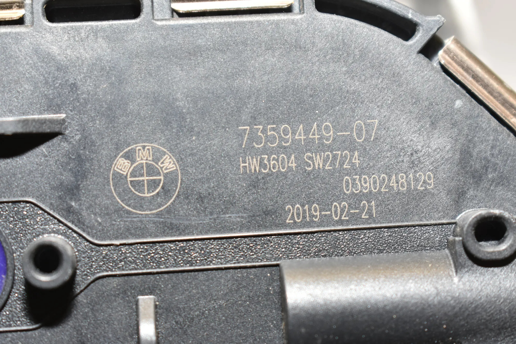 Front Windshield Wiper Mechanism – OEM 7359449 · BMW i3 (I01) Electric 2019 – 4