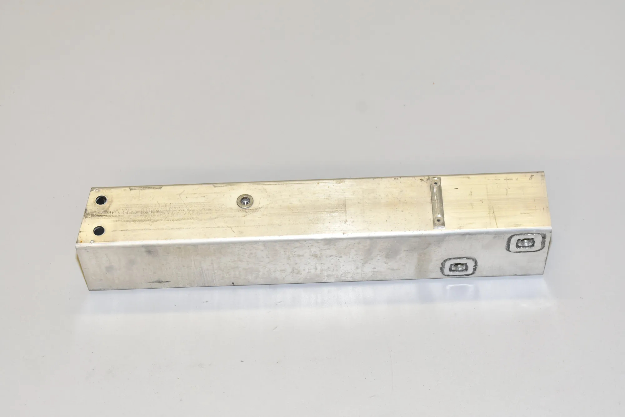 Rear Right Bumper Bracket – OEM 6852704 · BMW i3 (I01) Electric 2019 – 2