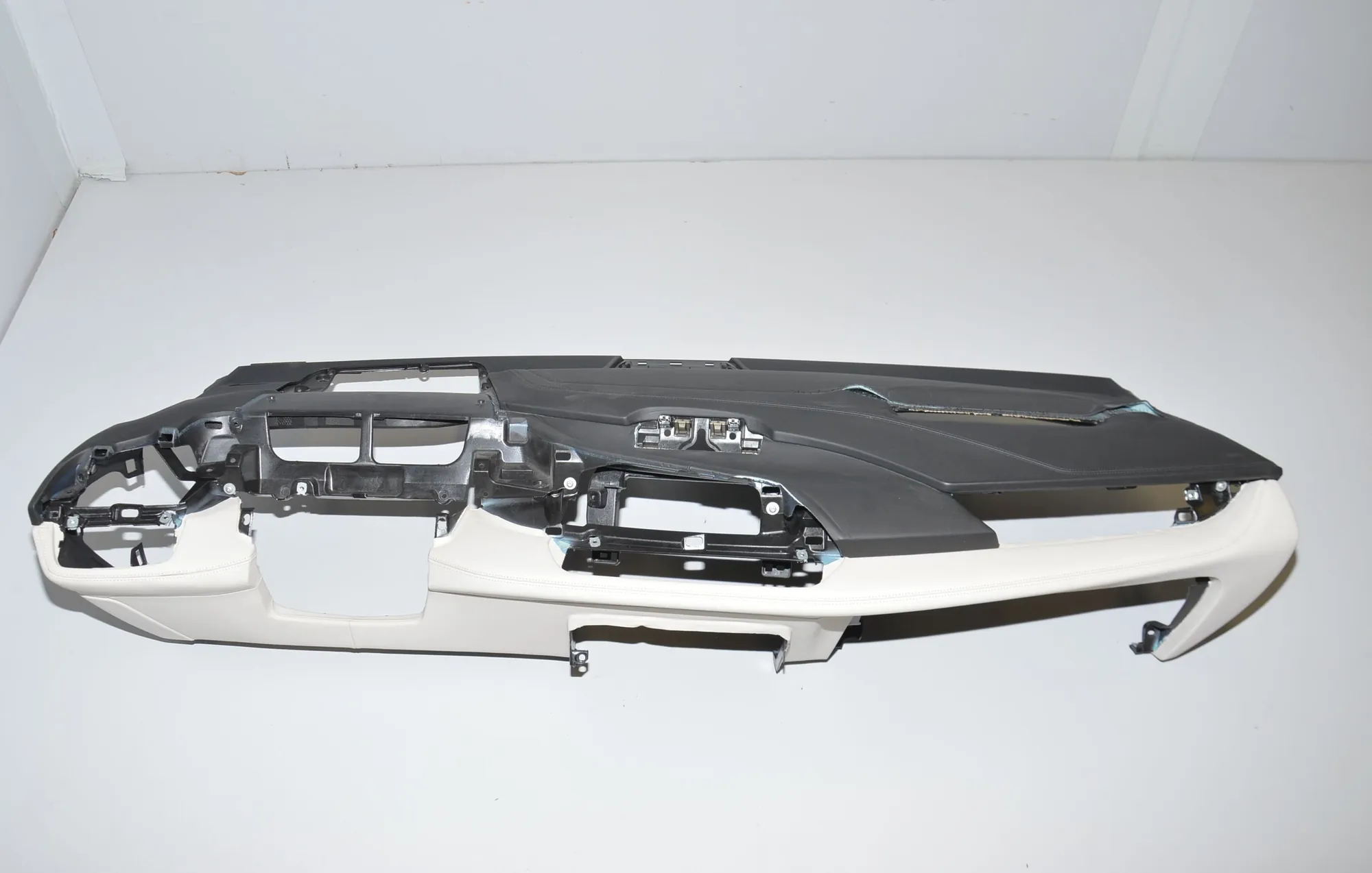 Dashboard – OEM 9309379 · BMW i8 Roadster (I15) BMW i8 Roadster (I15) hybrid 2019